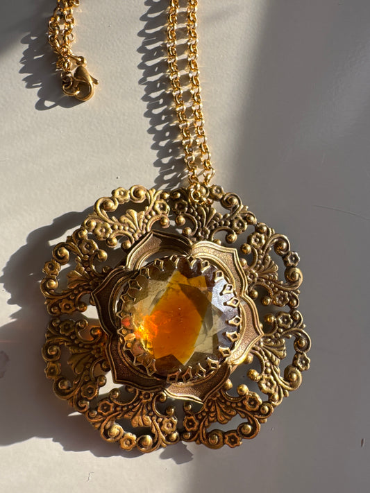 jumbo 1960s gold tone filigree and amber Stone pendant necklace Tom