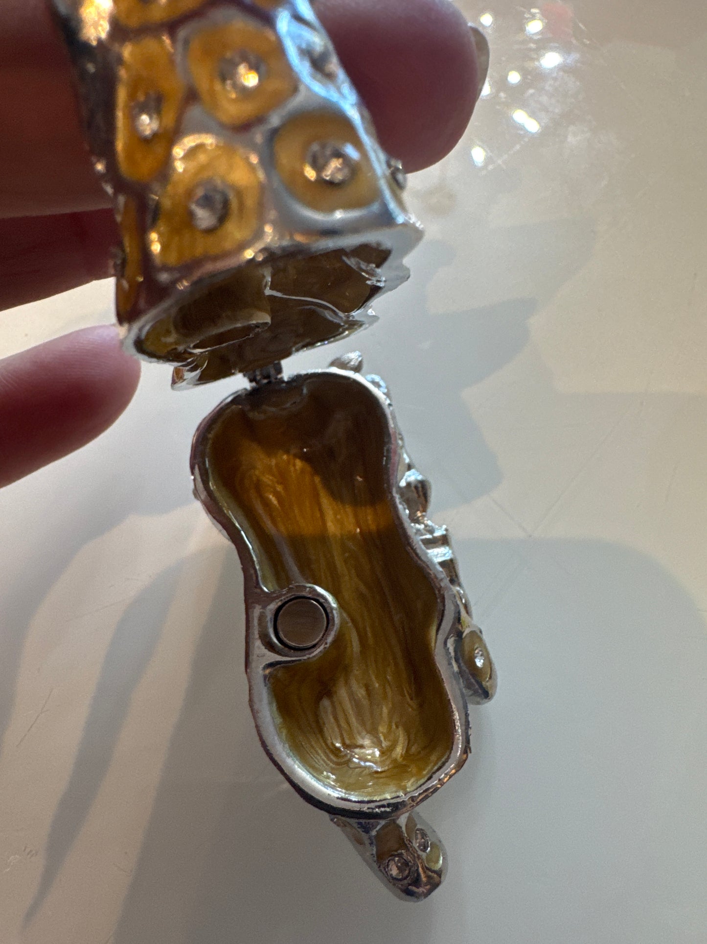 adorable enamel and rhinestone giraffe trinket box