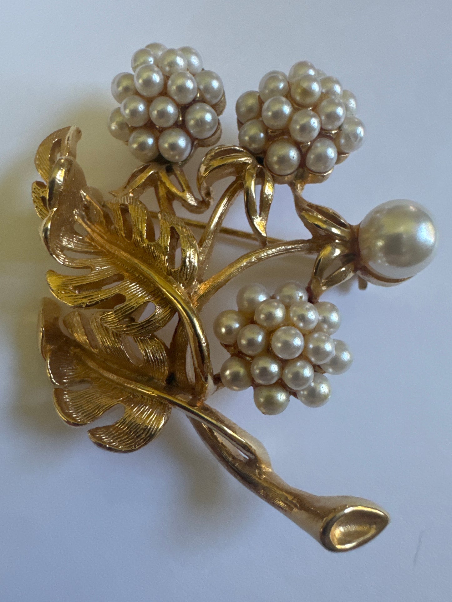 1970s signed NAPIER gold tone and pearl flower brooch