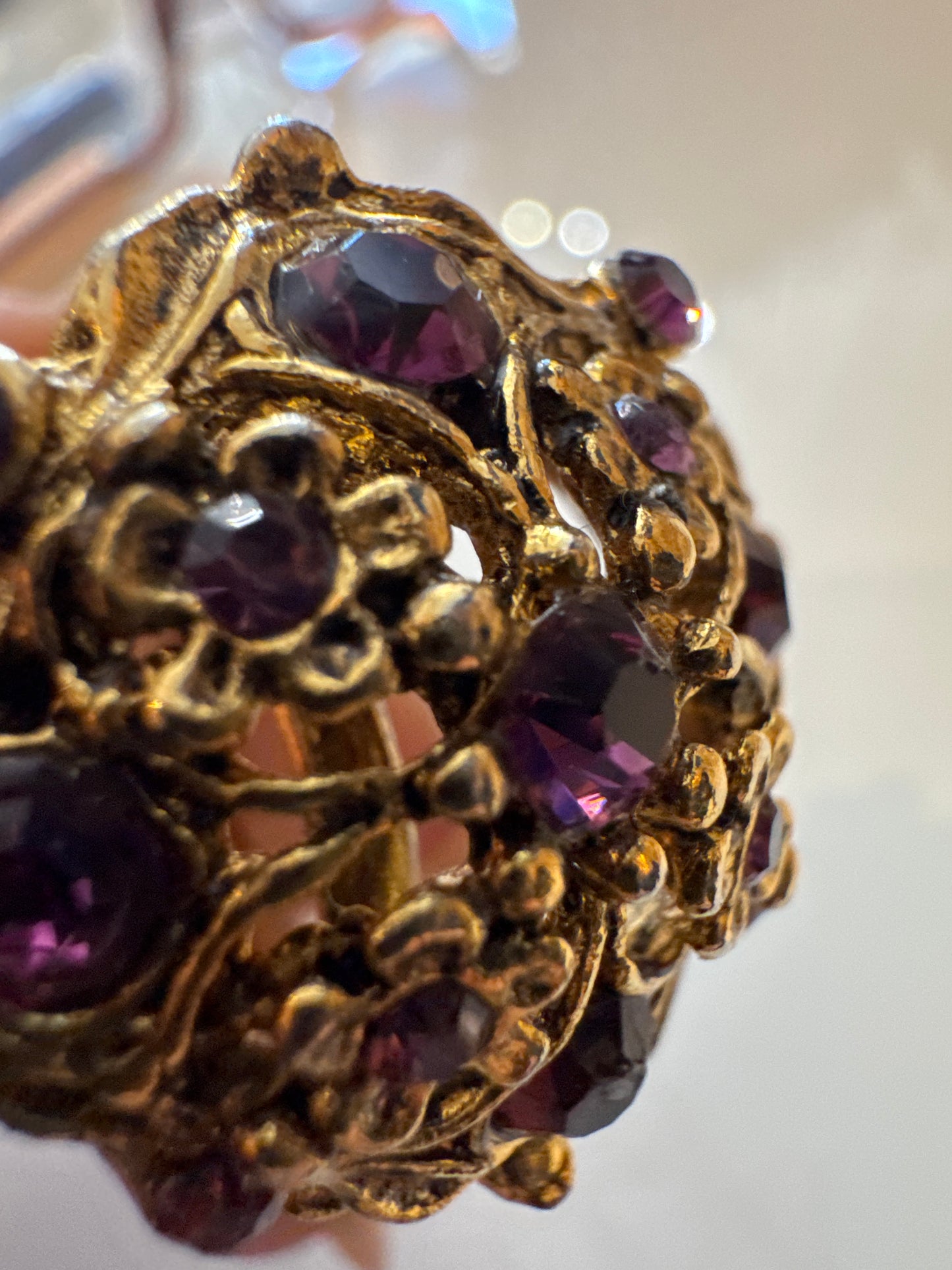 1970s gold tone cocktail ring with amethyst rhinestones