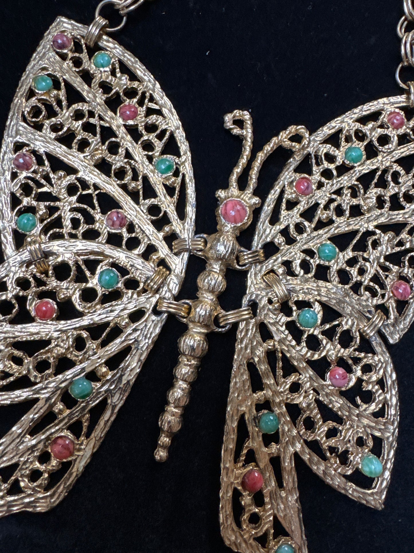 Amazing vintage Juliana 1970s butterfly statement pendant necklace with CABOCHONs. VINTAGE 70s Juliana Delizza and Elster!
Stunning HUGE articulated butterfly pendant inset with red coral and jade green colored stones. NYC