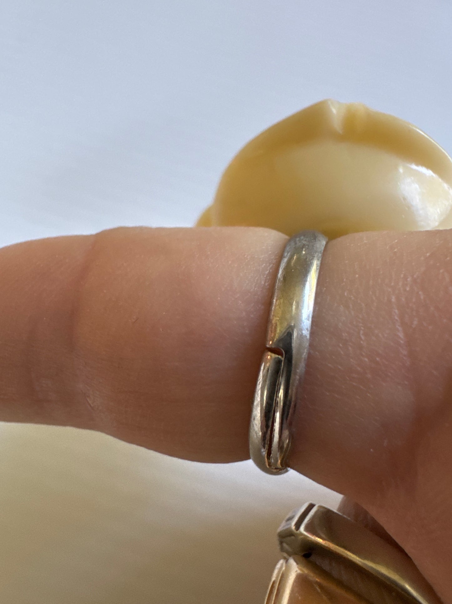adjustable vintage, lucite flower ring in ivory