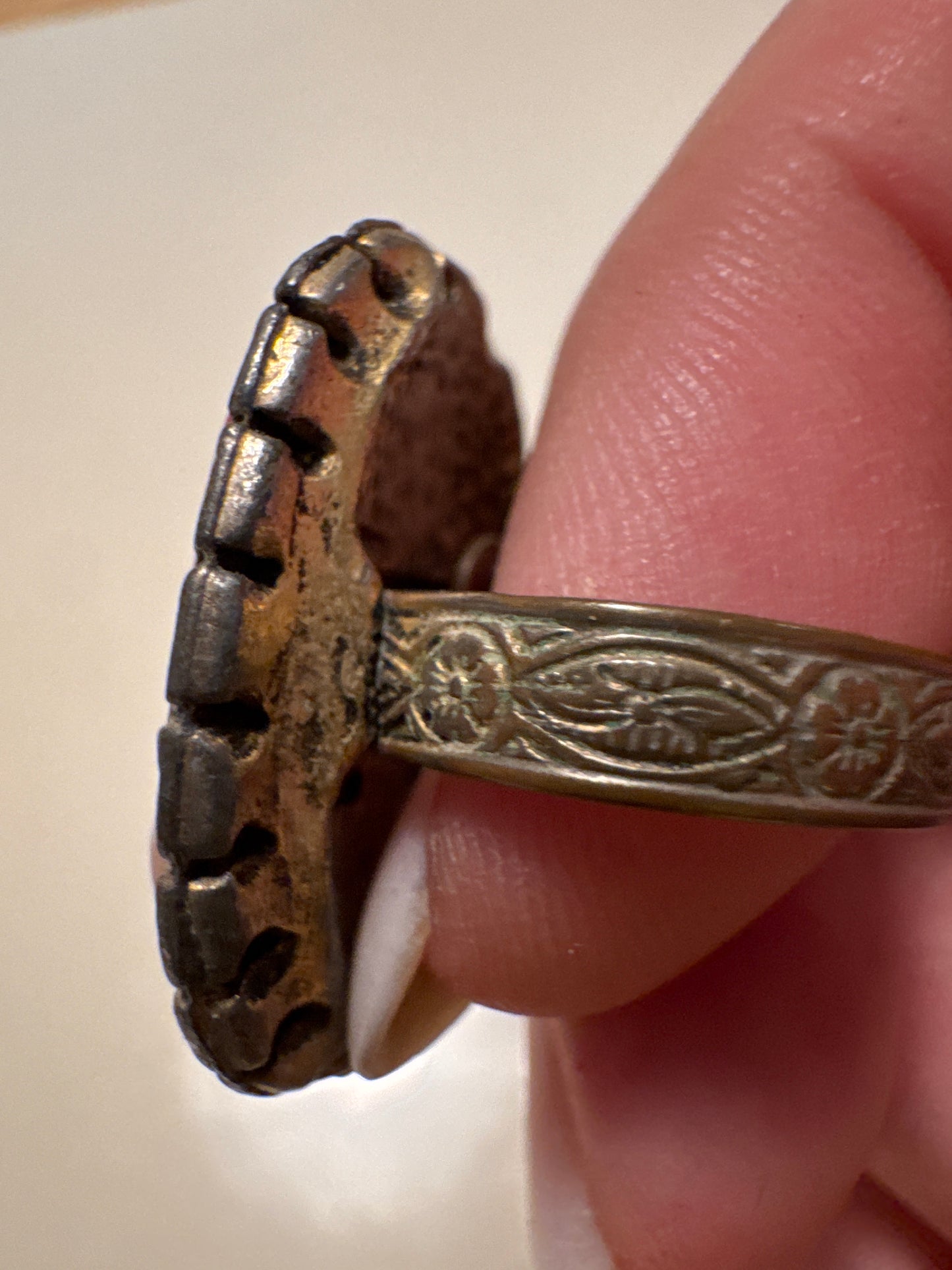 Beautiful cameo ring from the 1950s adjustable sizing. Summer