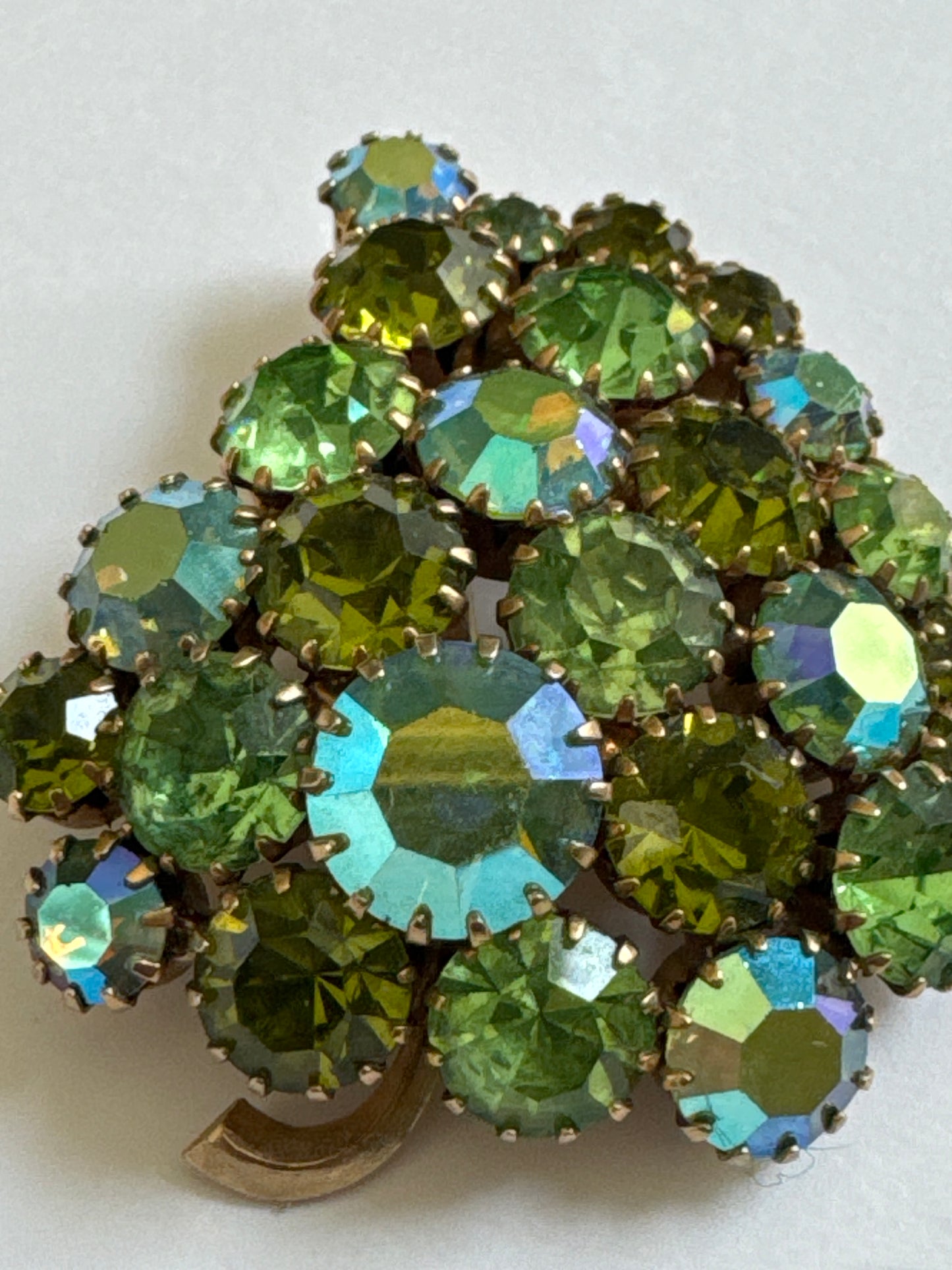 1950s unsigned Weiss gorgeous green aurora borealis leaf brooch