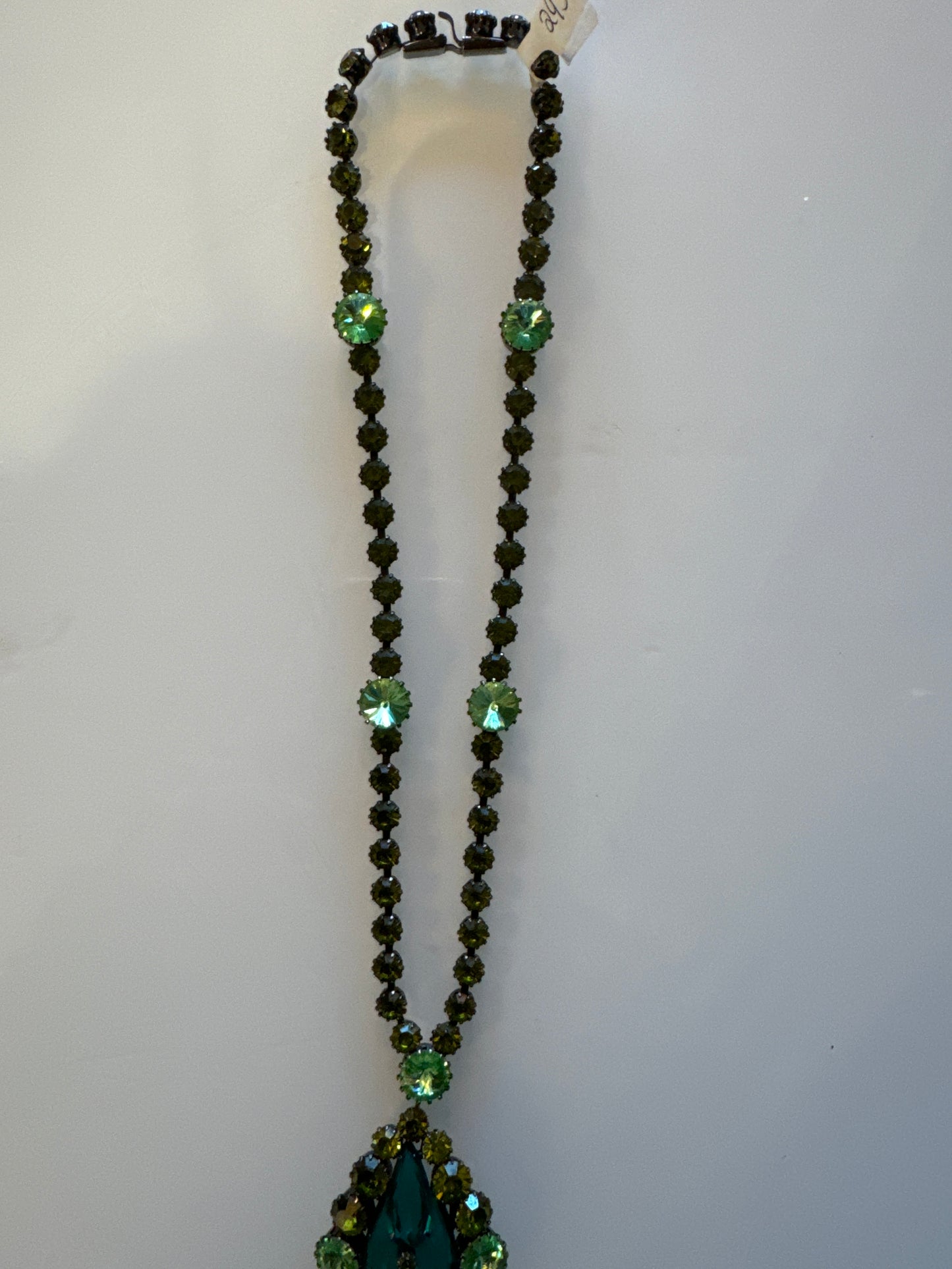 Stunning rhinestone 1950s green adjustable necklace. Oscar worthy!