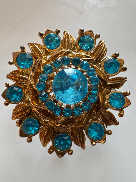 Beautiful vintage 1940s gold tone and aquamarine brooch