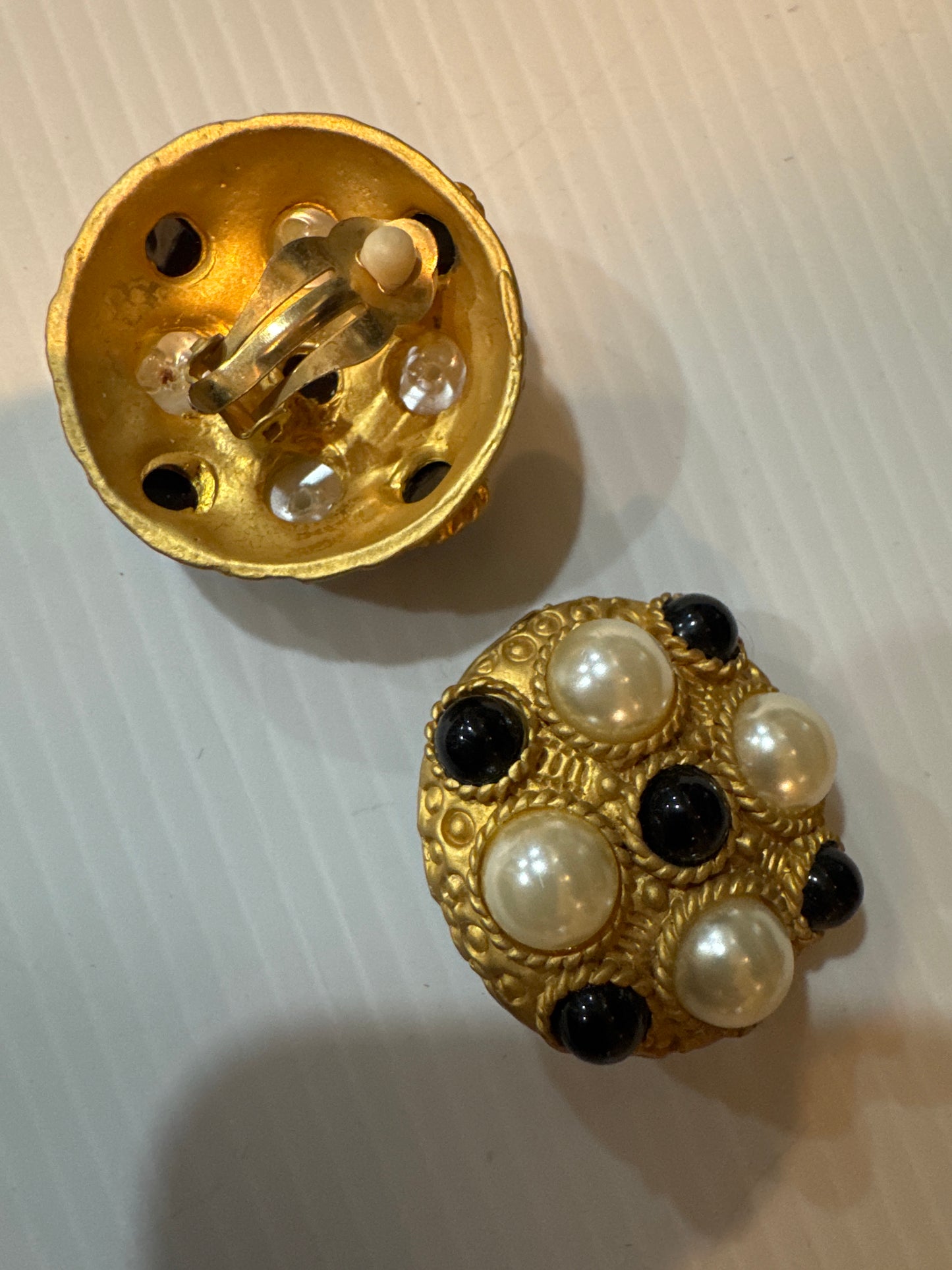 Chanel inspired 1980s clip on earrings with faux pearl and black glass stones.