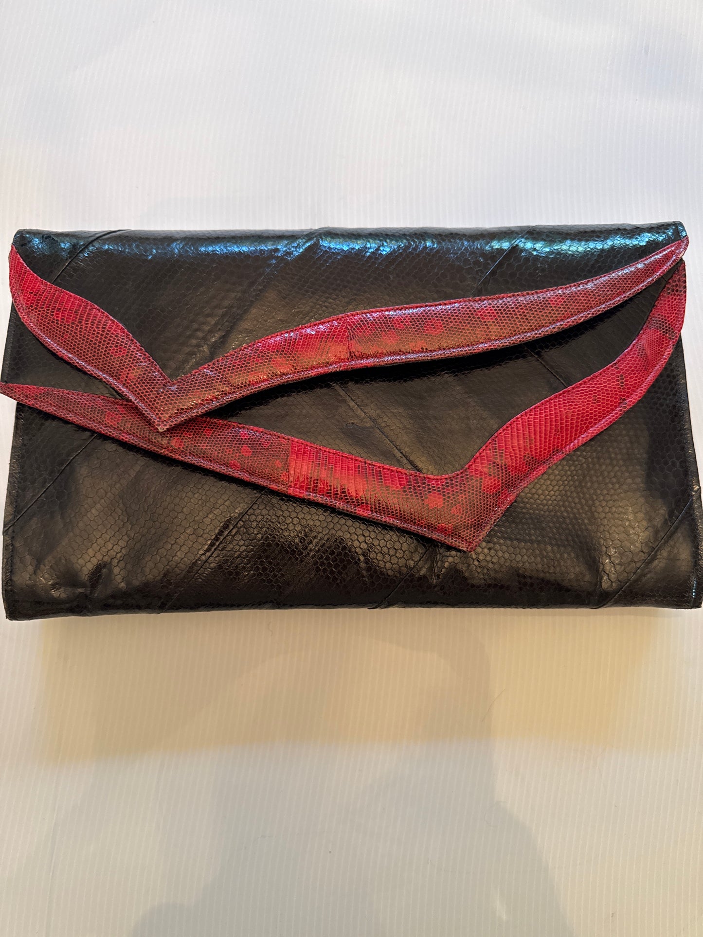 Absolutely, stunning, vintage snake skin clutch with optional shoulder strap in black and burgundy with two roomy compartments. Each compartment has its own zipper and small pocket