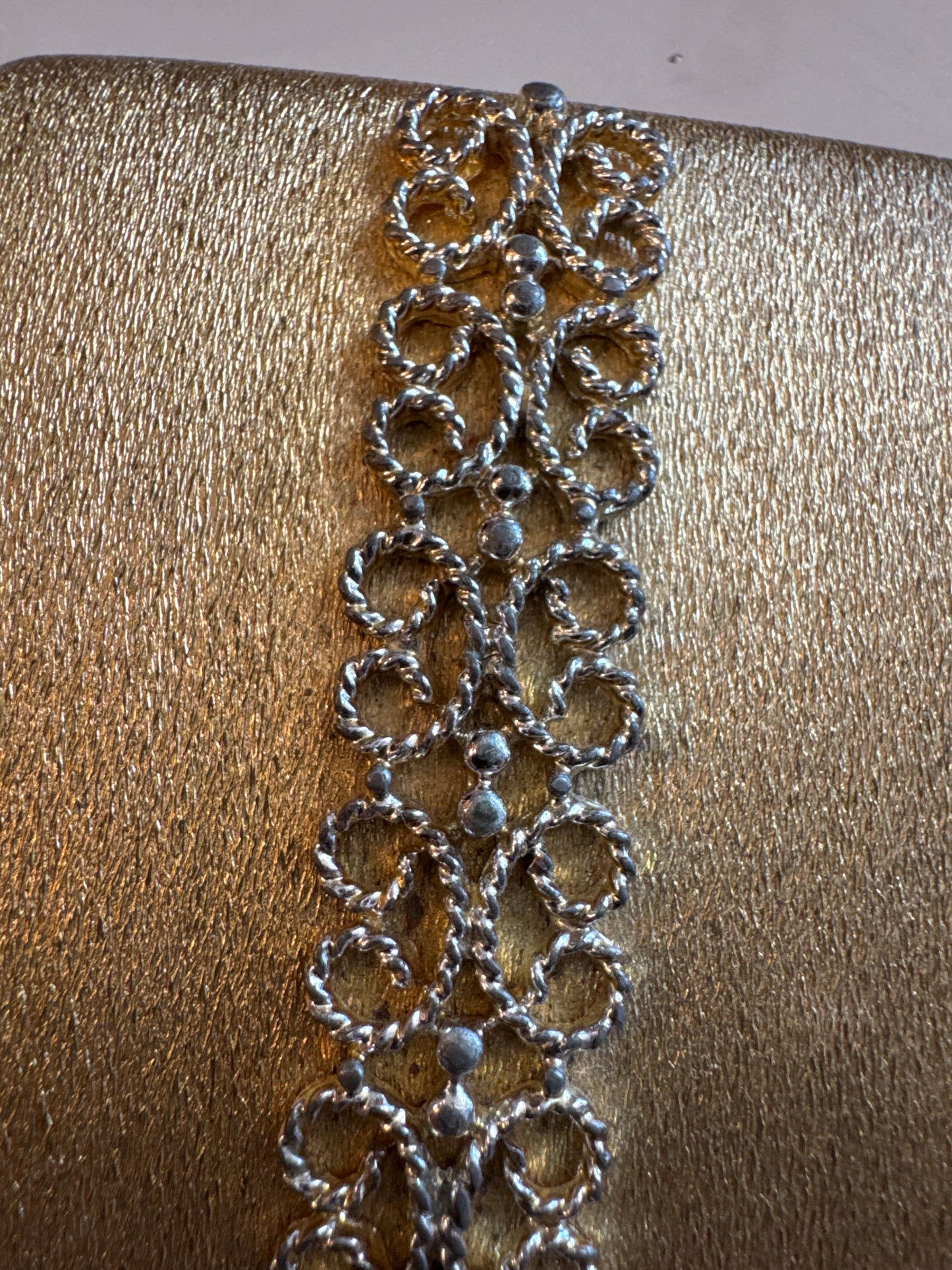 Avon vintage Matte gold with filigree detail powder make up compact