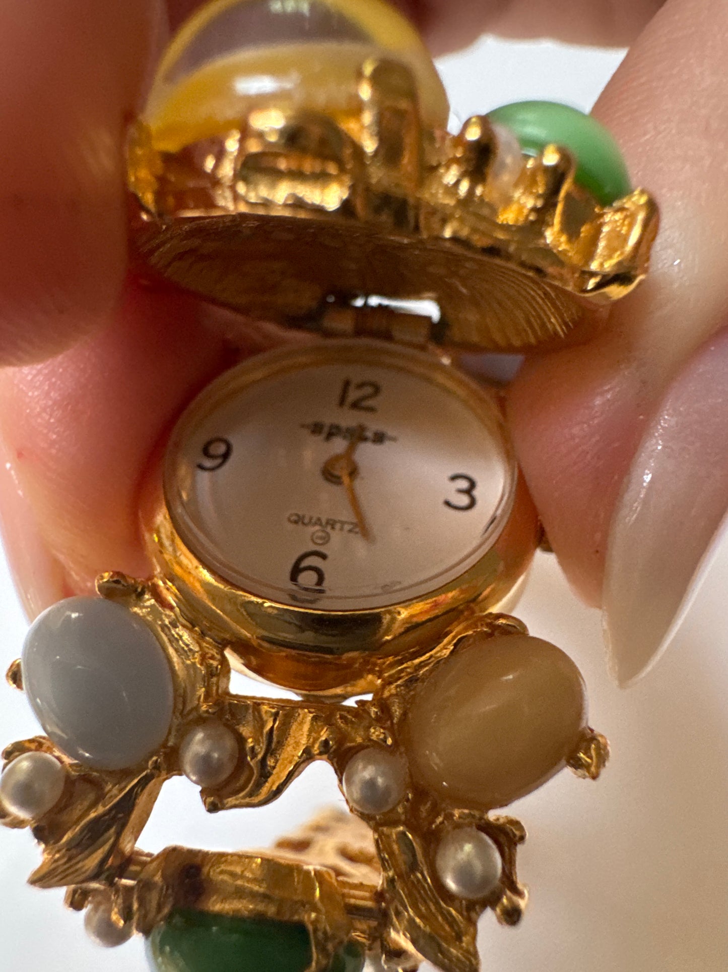 Vintage 1970s pastel cabachon bracelet. But guess what there's a secret watch. Does it work? That is the question ❤️