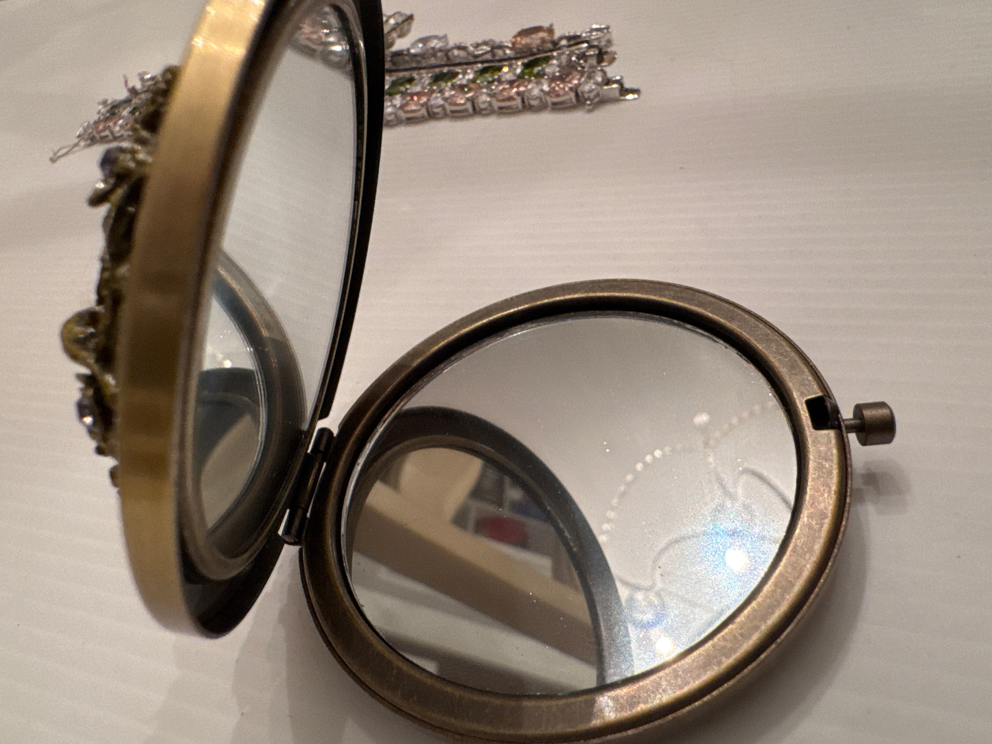 Vintage double mirror compact from the 80s