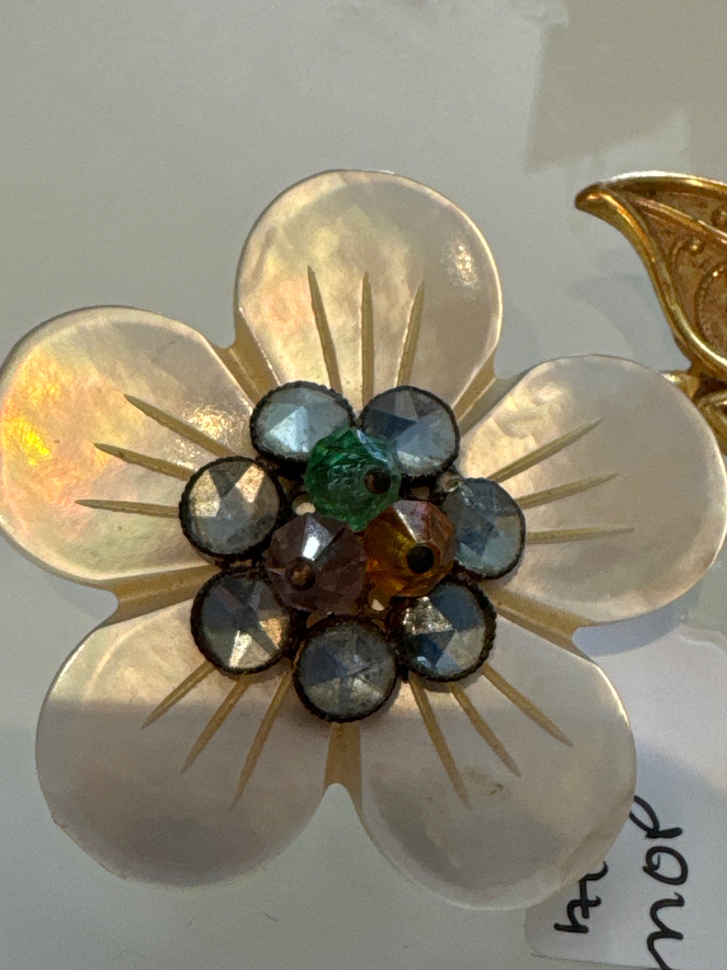 Stunning, mid-century flower brooch with mother of pearl and rhinestones