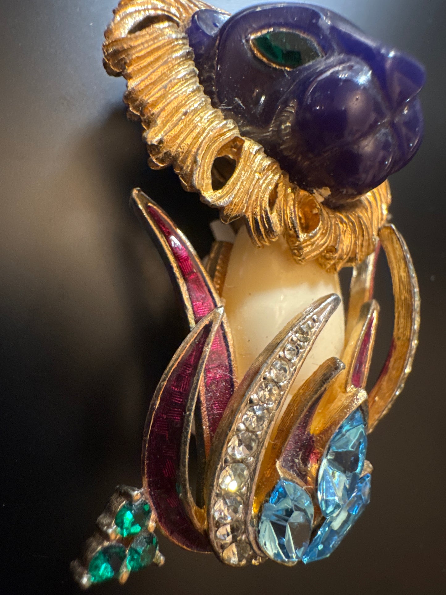RARE 1940s Hattie Carnagie (unsigned) lion figural brooch