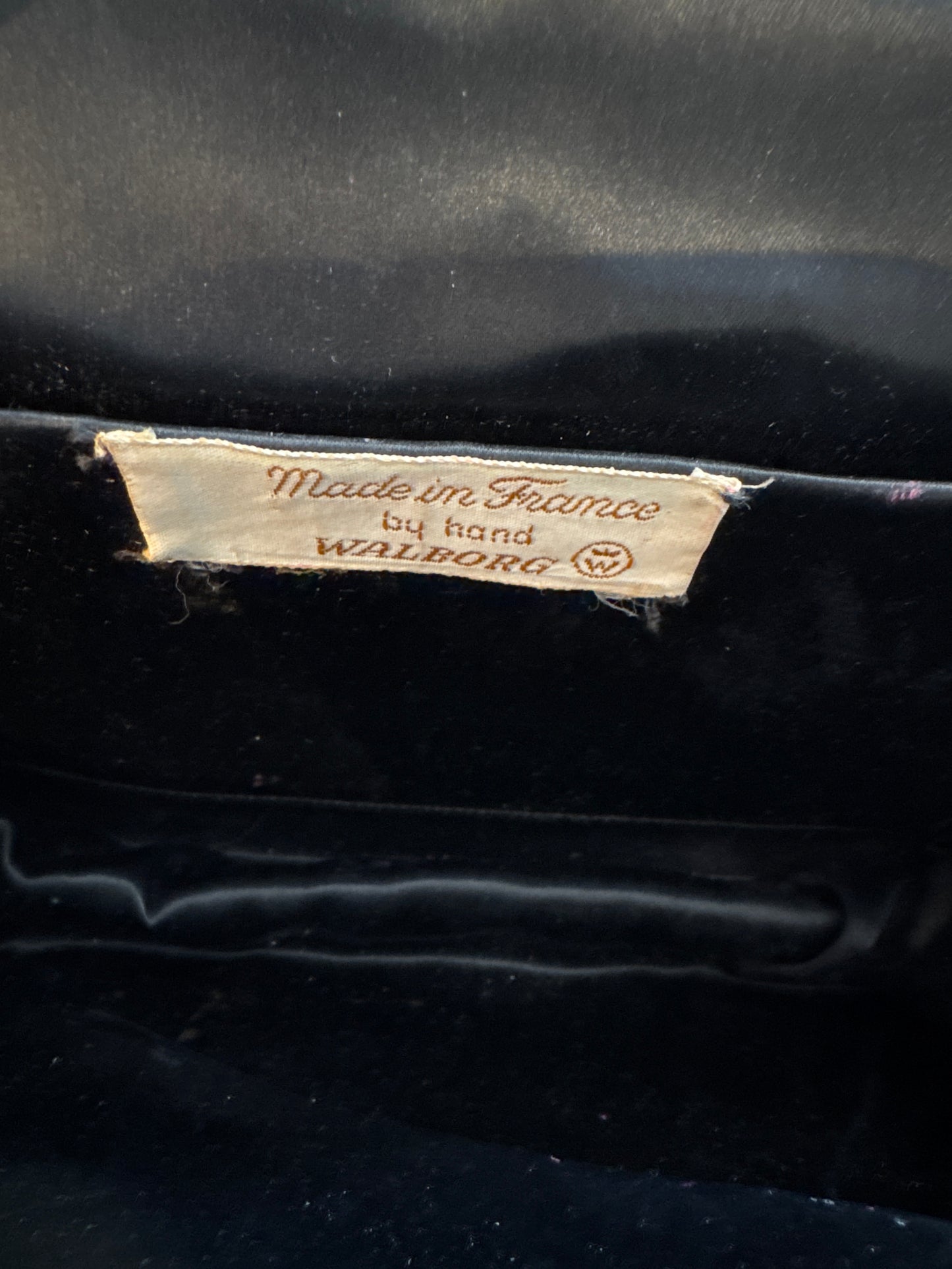 Beautiful vintage 1920s art deco black beaded bag by WALBORG Made in France. Paris live.