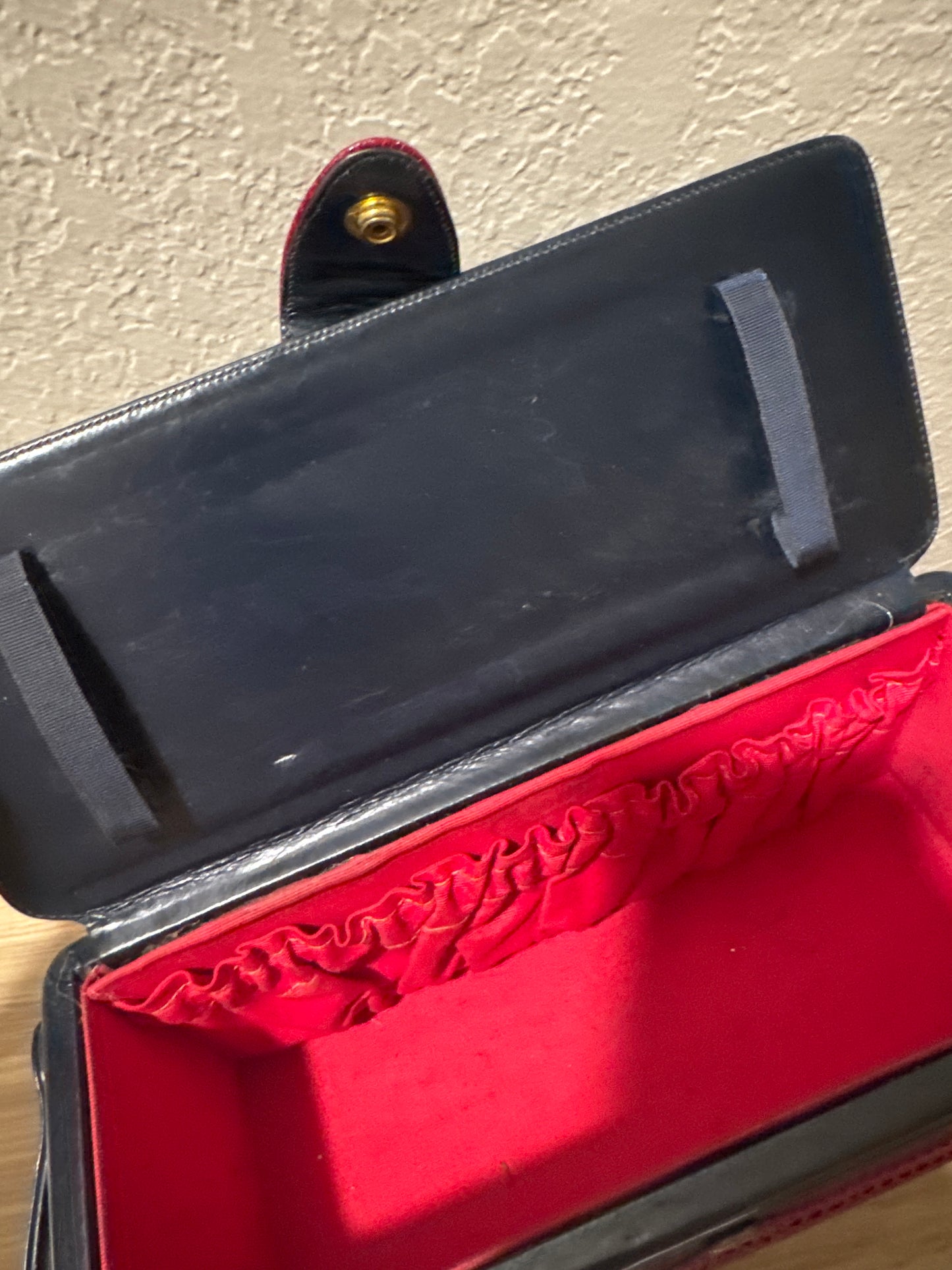 RARE 1940s Colberts black leather double handle box handbag in pristine condition with burgundy colored snake detailing. Road