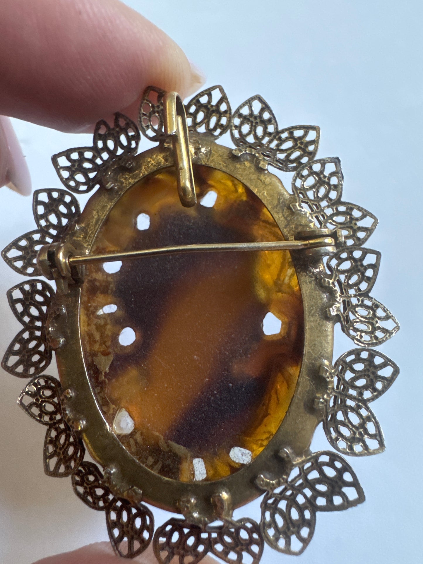 Vintage cameo tortoise filagree brooch/pendant