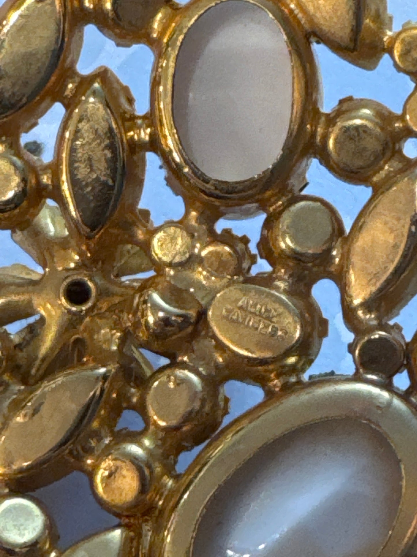 signed ALICE CAVANESS pendant necklace with milk, glass stones