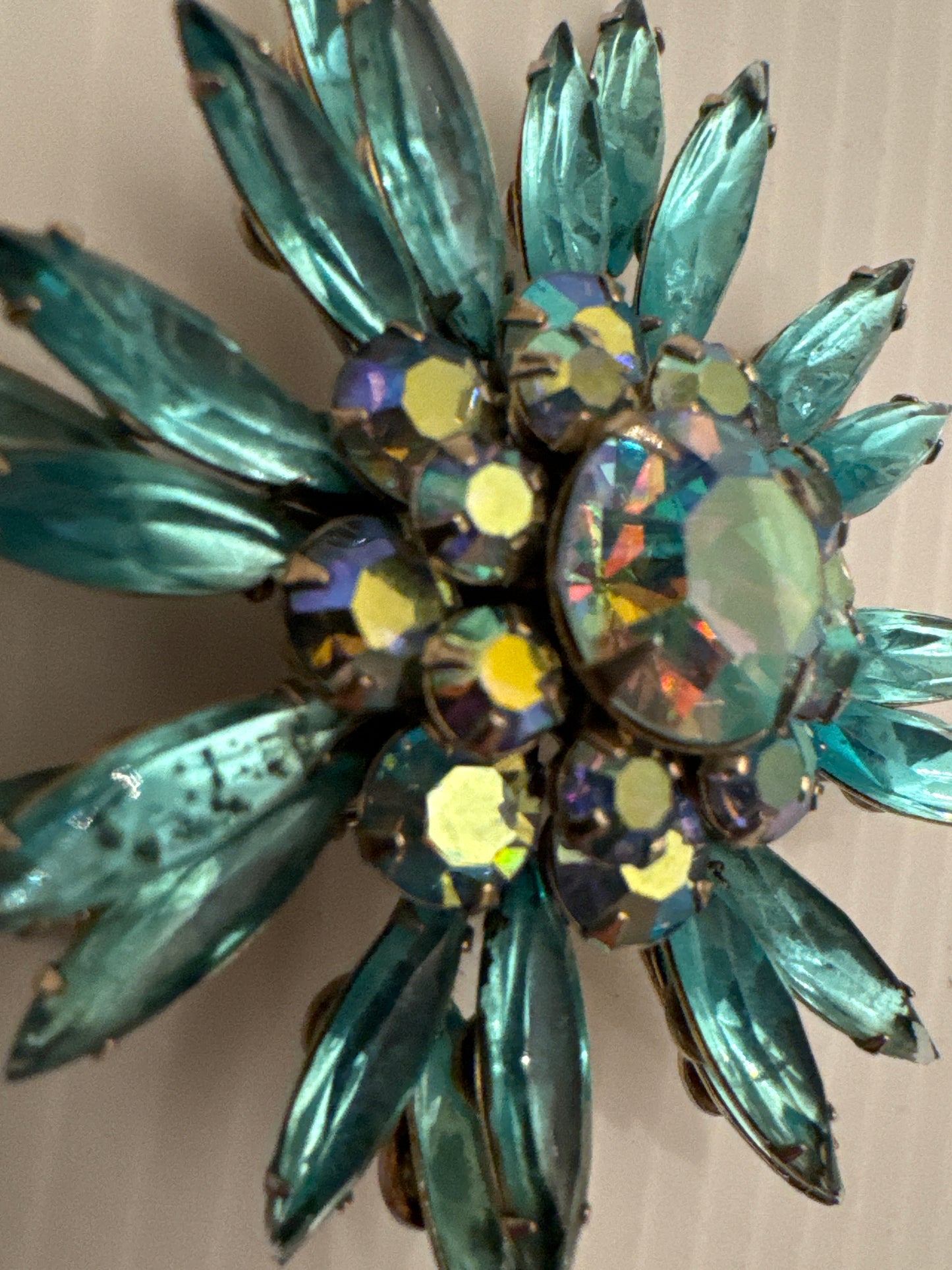 Beautiful signed Judy lee turquoise colored rhinestone flower brooch. Paris live