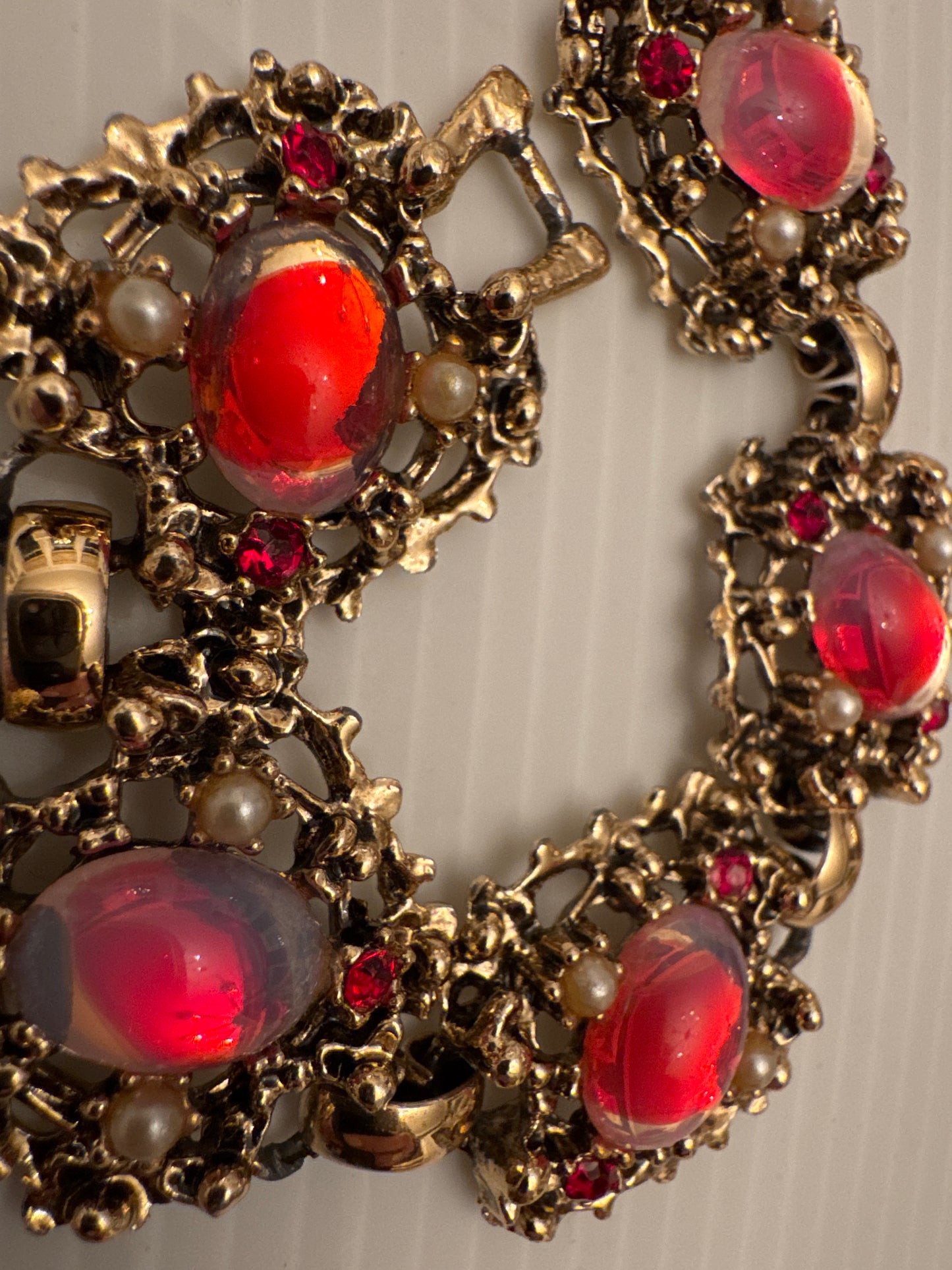 Beautiful 1950s gold tone signed Sarah Coventry bracelet with red cabachon on stones, red rhinestones and pearls