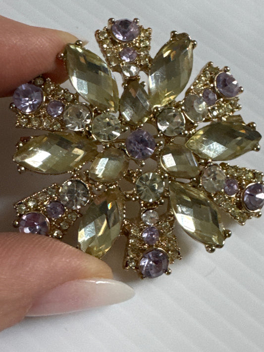 Signed vintage NAPIER gold tone brooch with light, green and light purple rhinestones