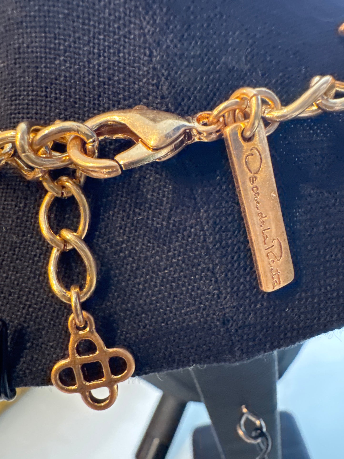 Beautiful OSCAR DE LA RENTA necklace with green rhinestones and pearls