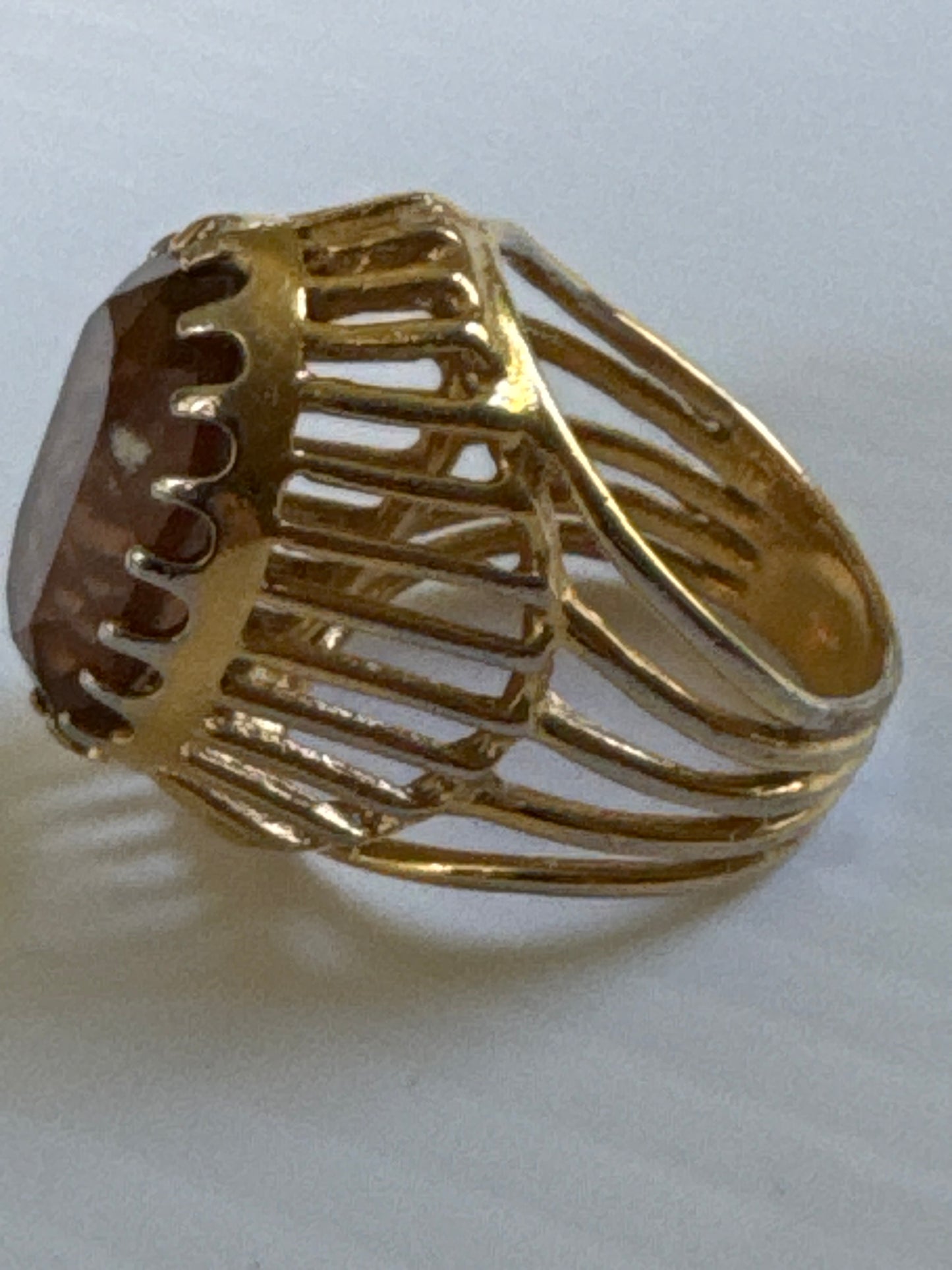 Amber stone gold plate mid-century cage ring. marked 18k gold filled