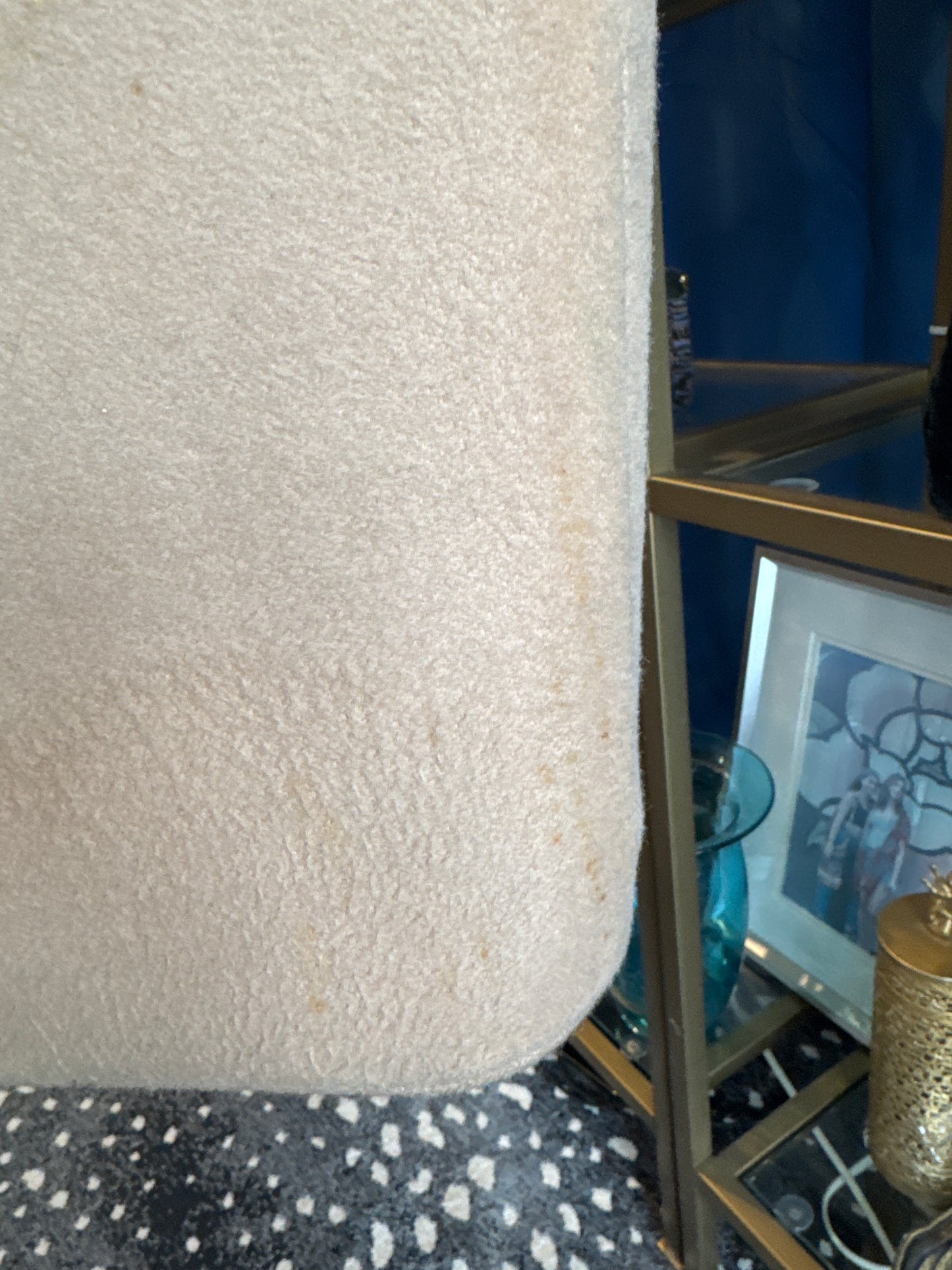 1950s beige felt top handle handbag with lucite handles. see photos.