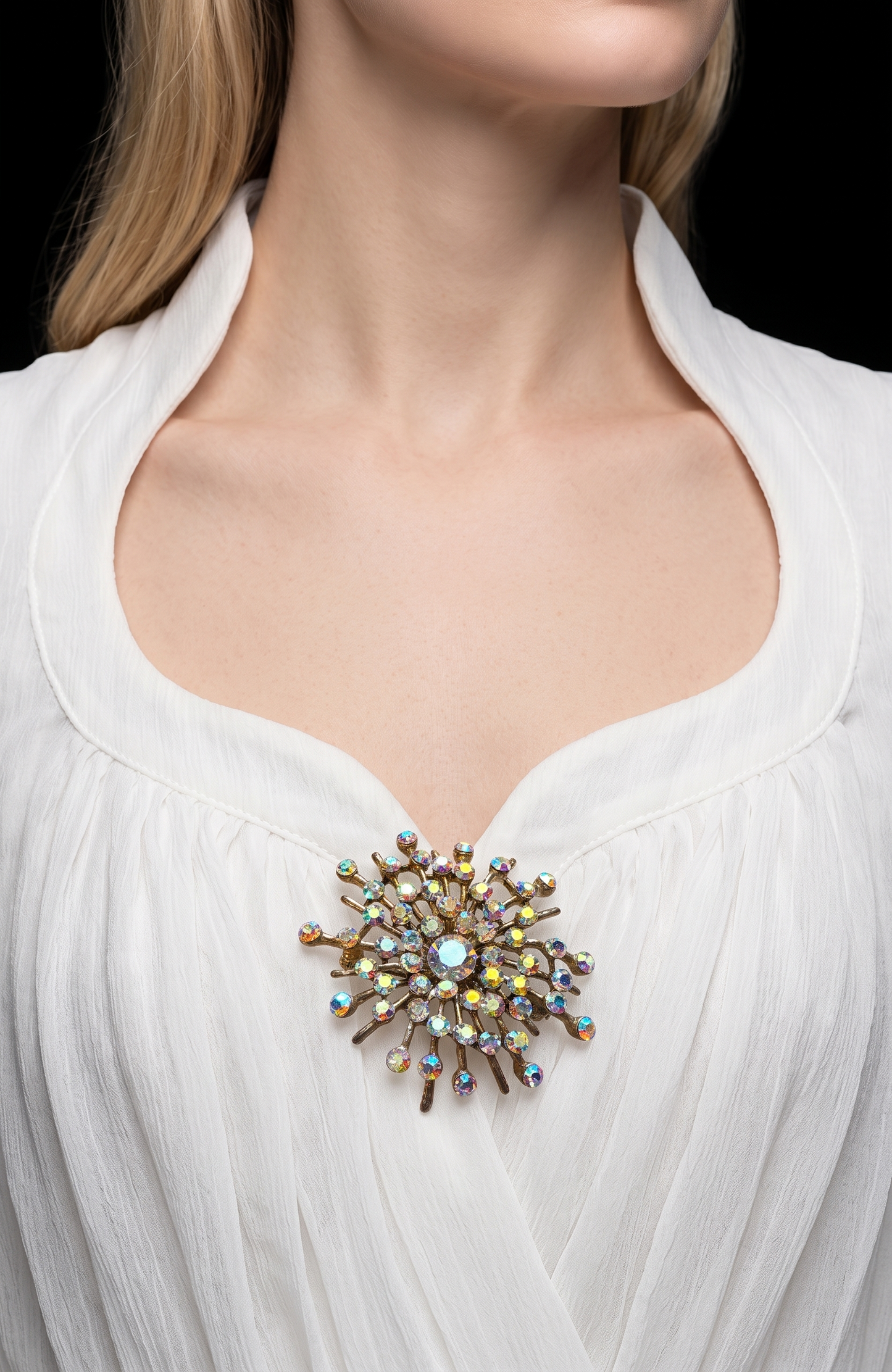 Beautiful 1940's aurora borealis starburst brooch