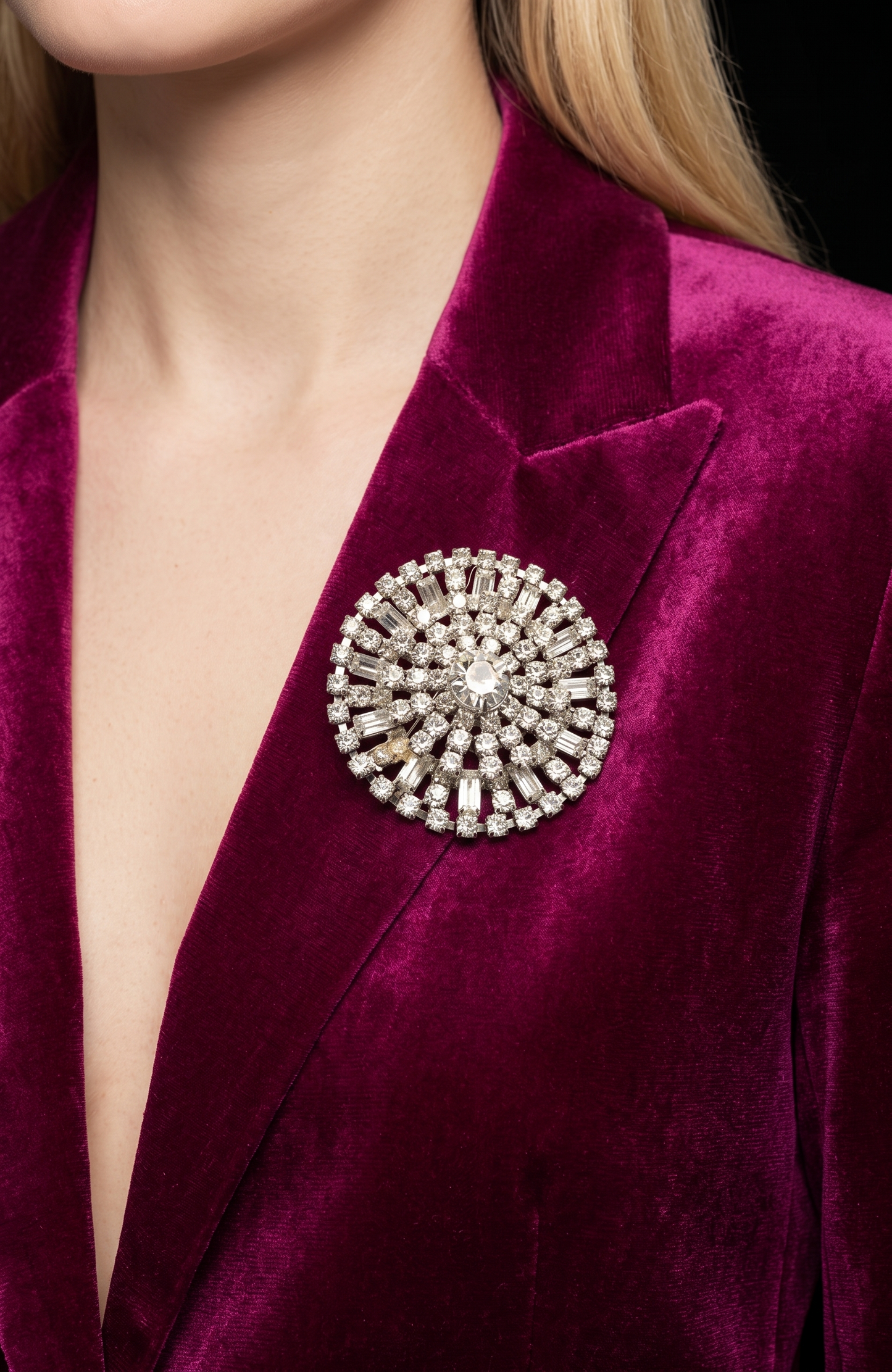Magnificent 1940s jumbo rhinestone round brooch