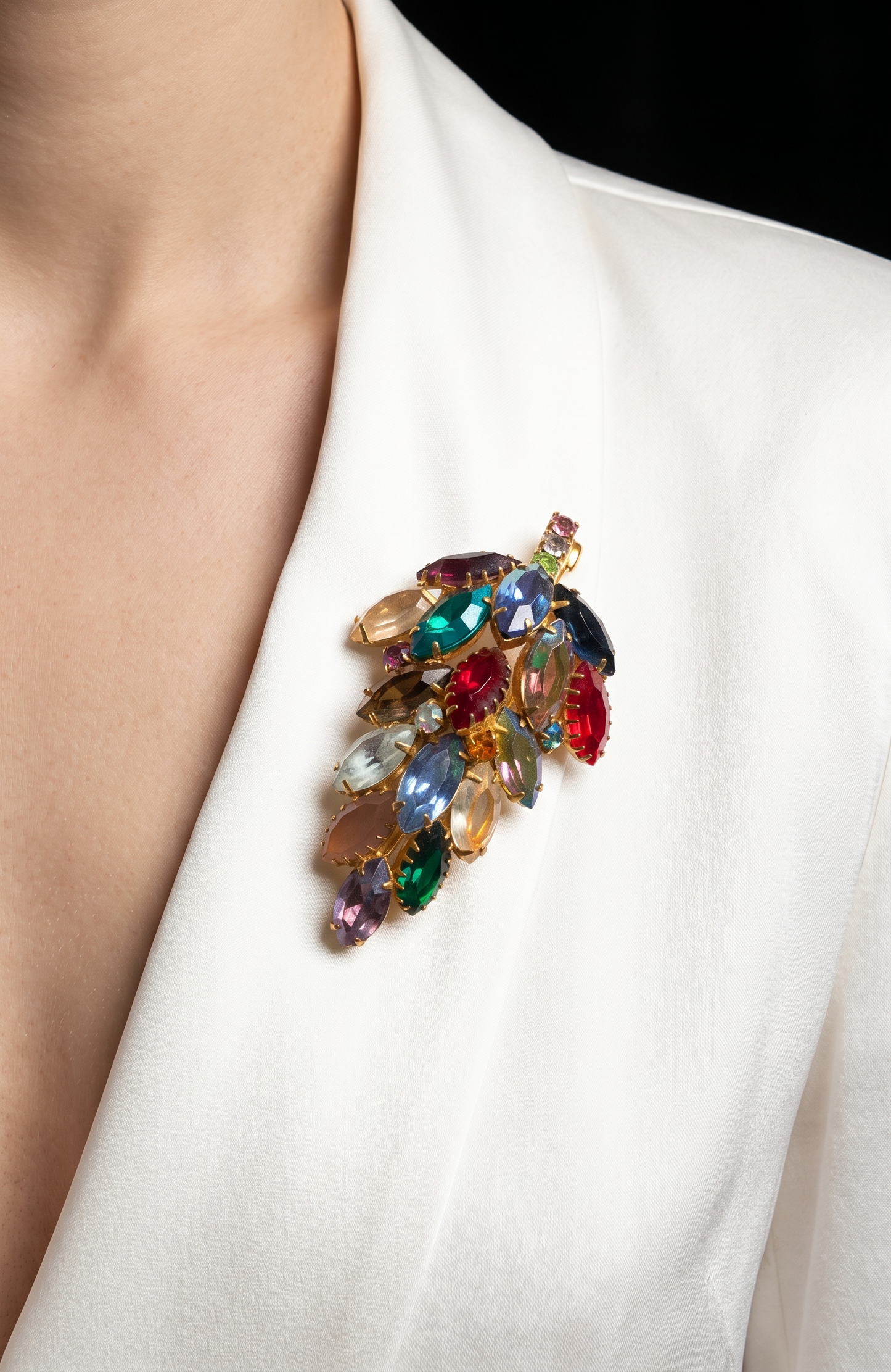 Beautiful multicolor 1950s rhinestone leaf brooch