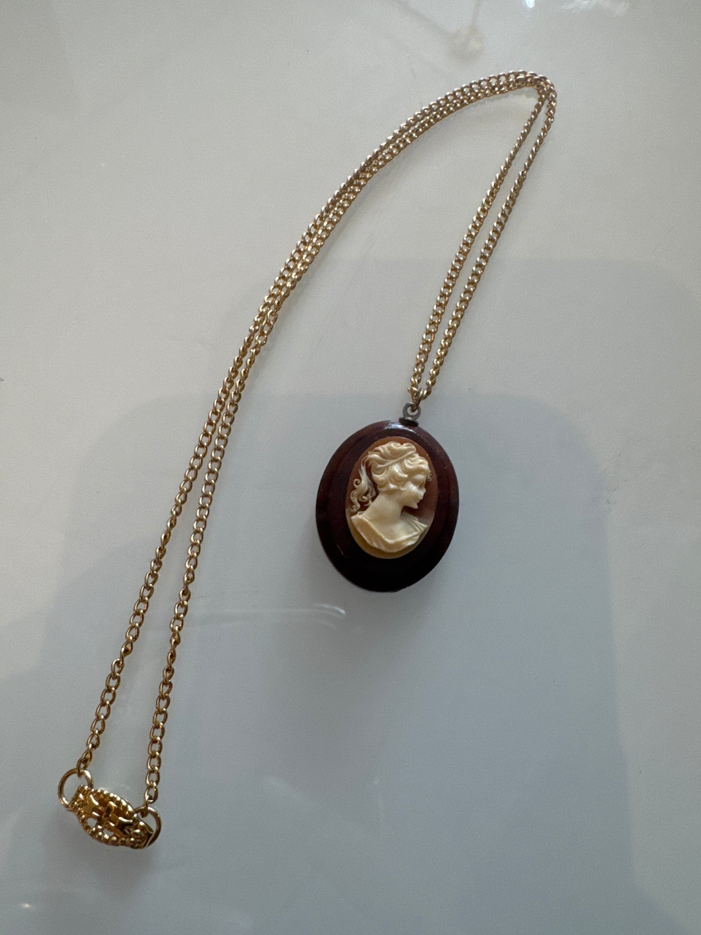 1940s vintage mini cameo on LUCITE with gold tone chain