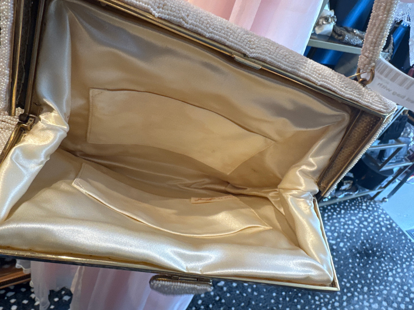 1950s white beaded bag with embroidered flowers