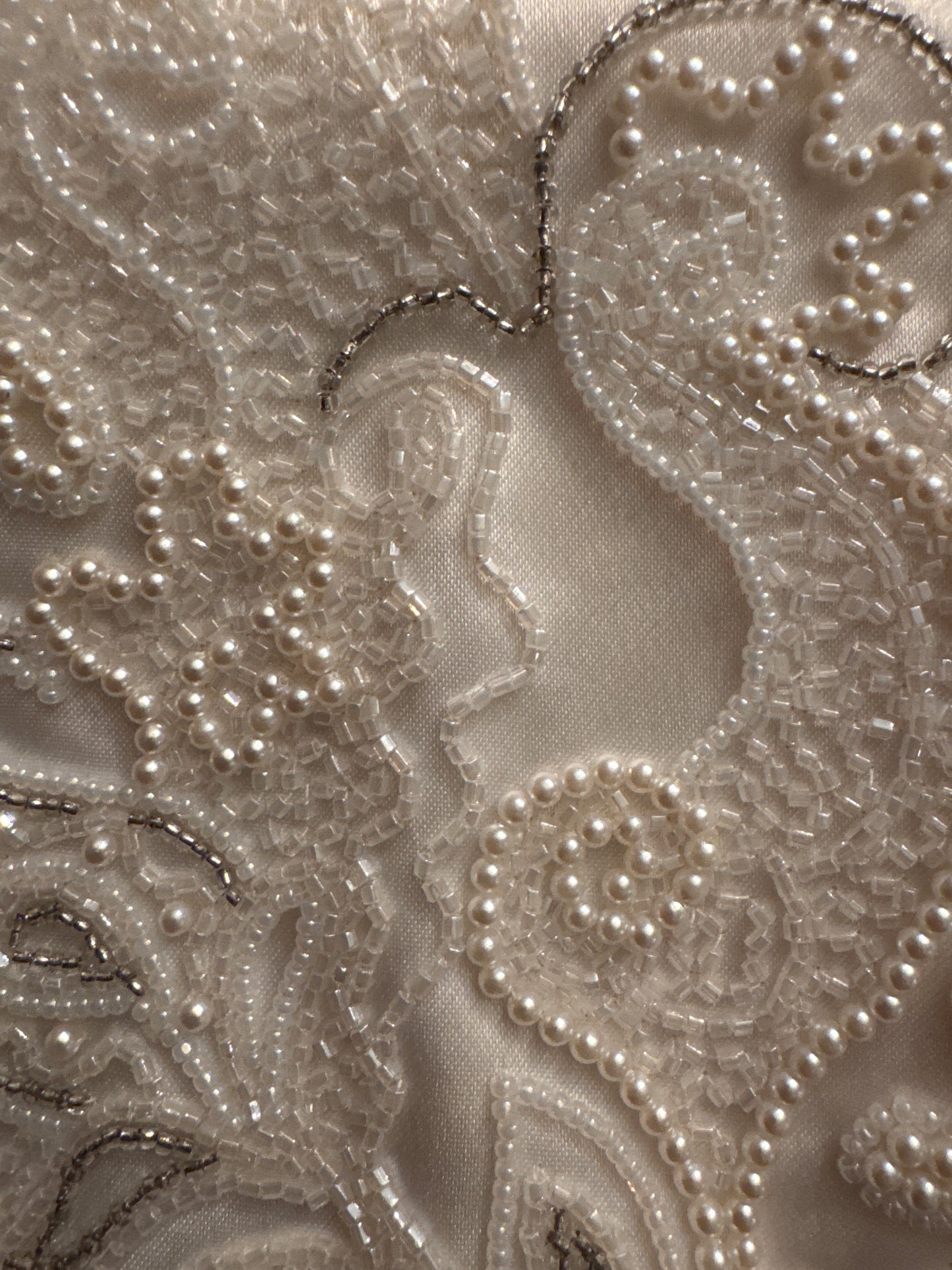 Gorgeous 1950s white satin and beaded bag with strap that can be worn as Crossbody