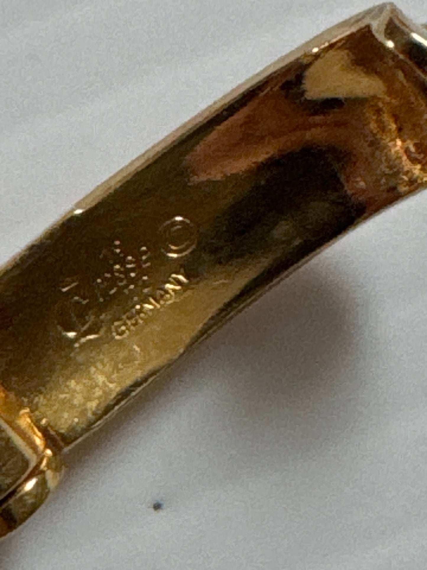 Signed Grosse, 1972, made in Germany—this is the same manufacturer that produced for Dior. Very heavyweight gold tone link bracelet.
