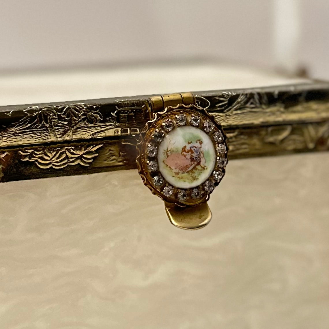 Stunning 1940s White Box Bag w/ Courting Couple Clasp