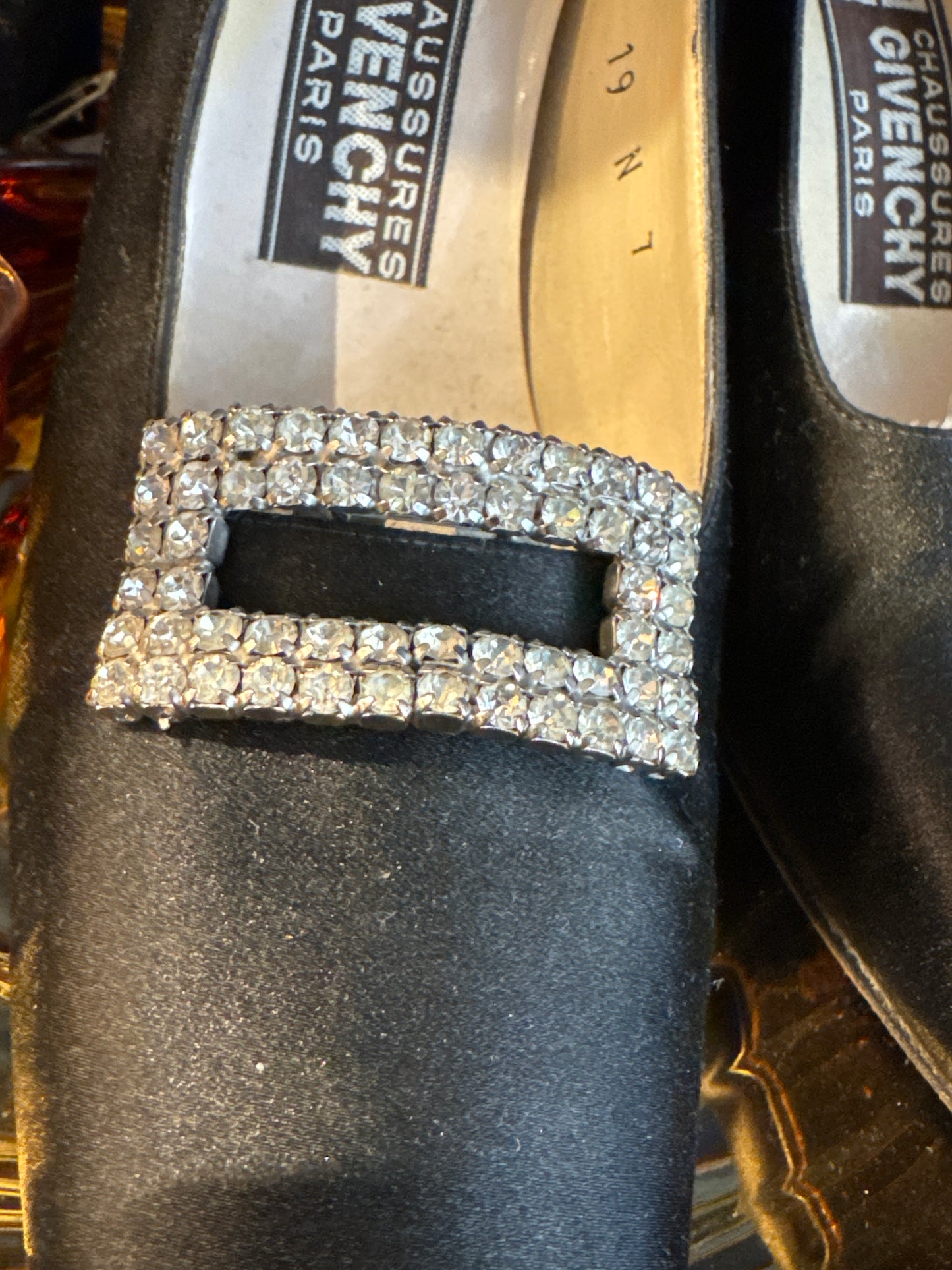 Vintage rhinestone shoe clip in buckle shape