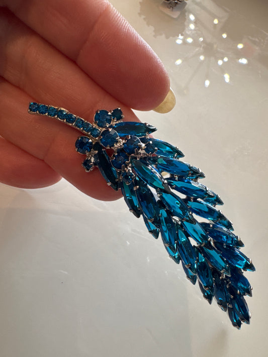1950s absolutely stunning vintage, Juliana glass blue layered leaf brooch