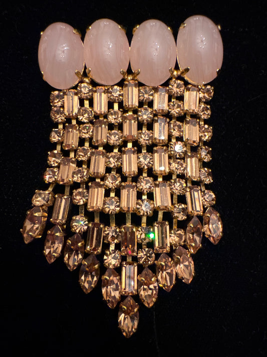 Gorgeous 1950s brooch featuring Pink glass cabochons, champagne & light pink Austrian rhinestones
Waterfall/draped grid. France