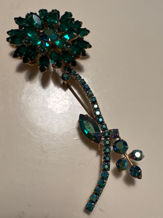 Beautiful 1950s/60s rhinestone brooch featuring Emerald rhinestones and aurora borealis. Measures 5 inches. Summer