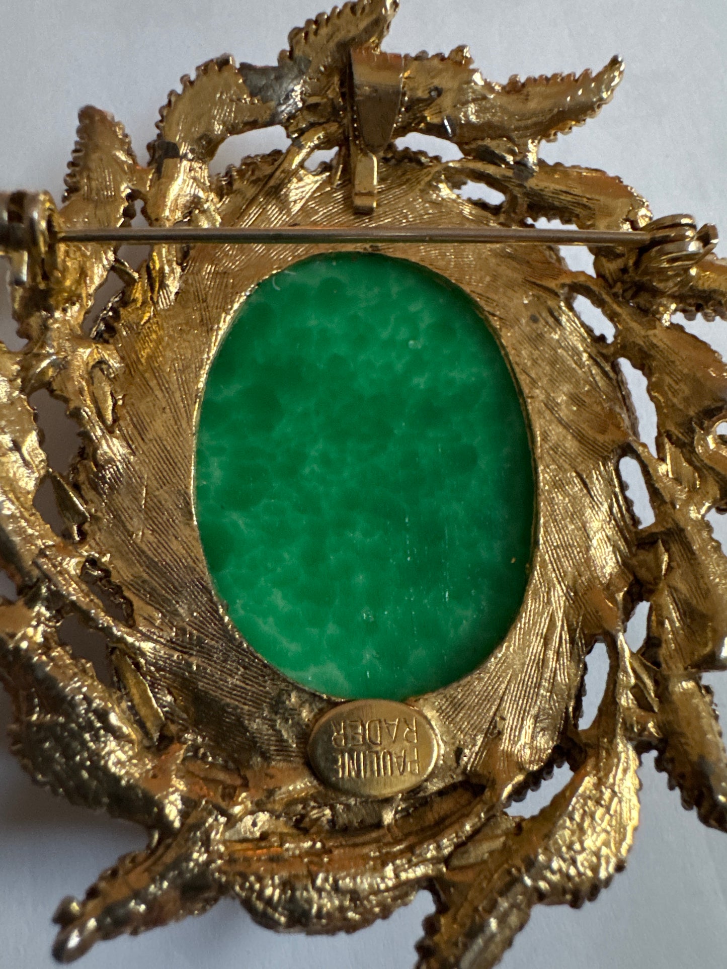 1960s stunning signed PAULINE RADER green cabochon brooch/pendant with leaf wreath frame