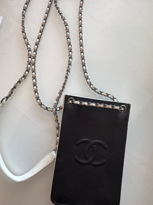 Beautiful CHANEL Crossbody phone case in two tone, black and ivory leather