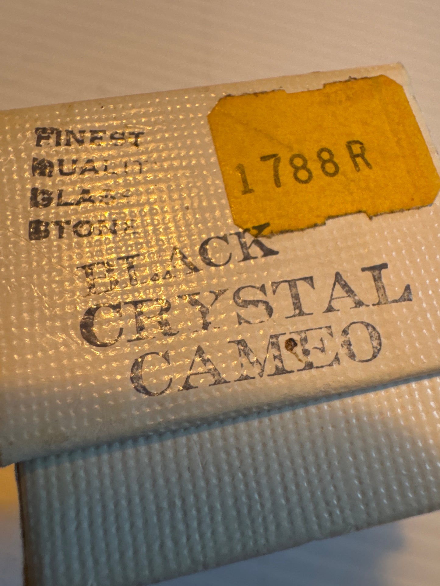 Vintage WHITING and DAVIS signed cameo ring in original box with original tag