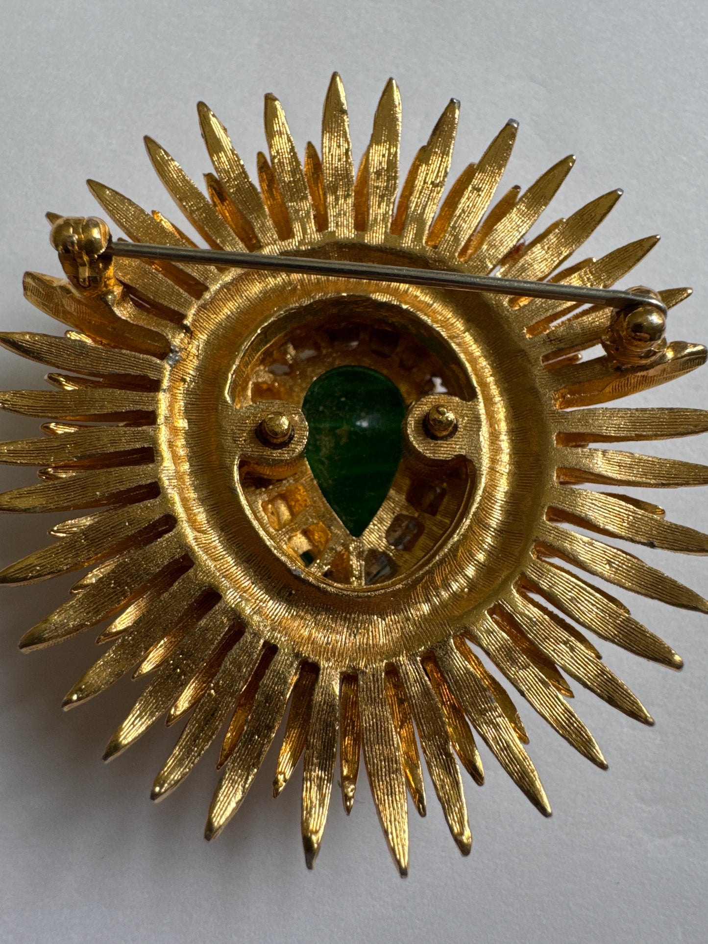 Gorgeous 1950s emerald tear drop layered gold tone brooch