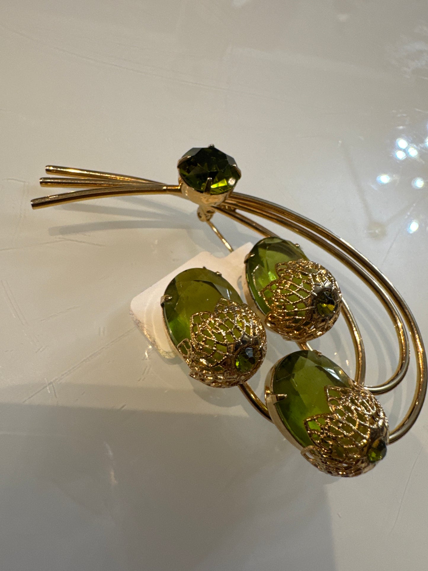 Beautiful signed sarah Coventry brooch with green stones