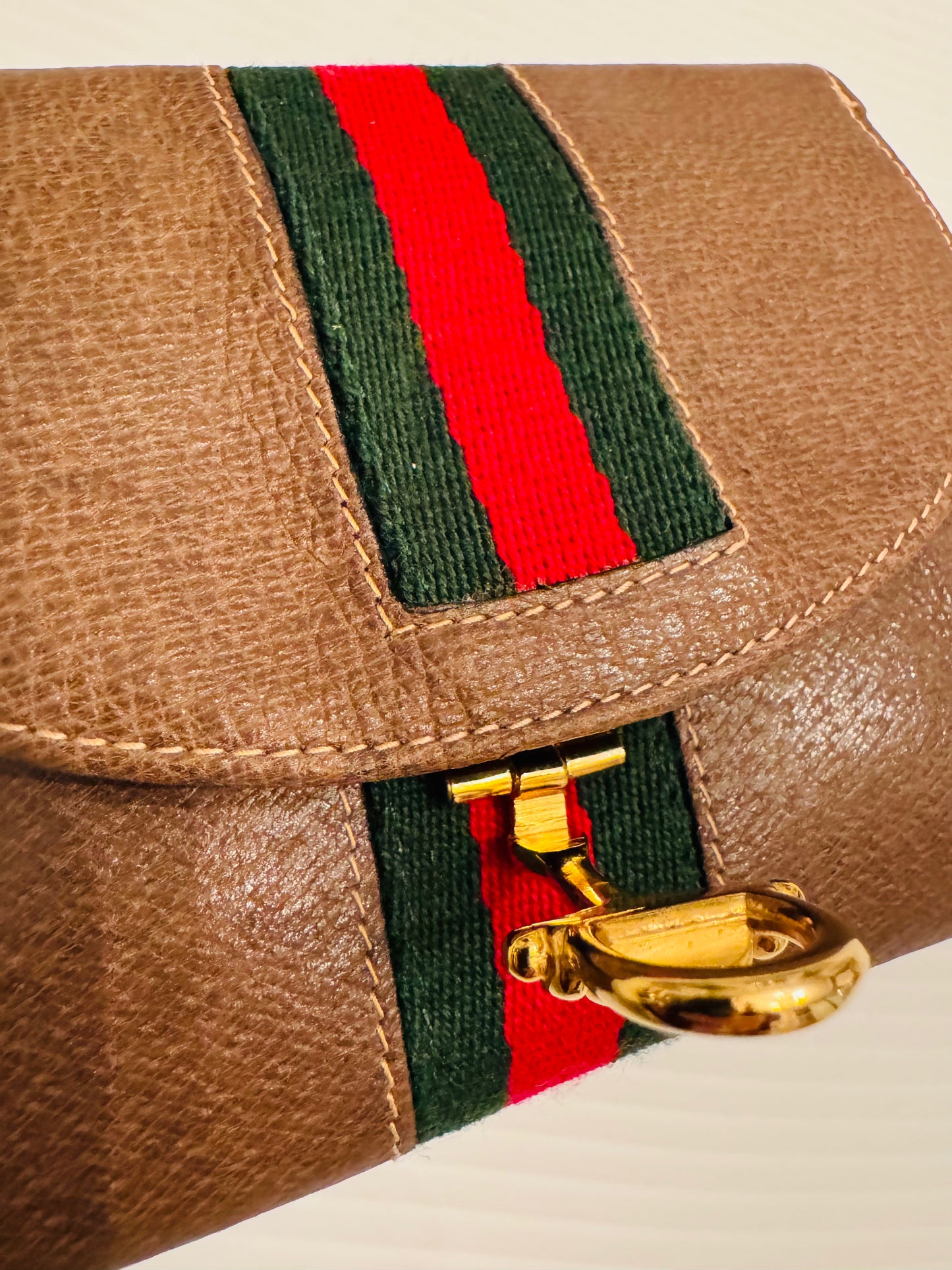 Vintage Gucci brown leather wallet with signature ribbon and gold horsebiy closure