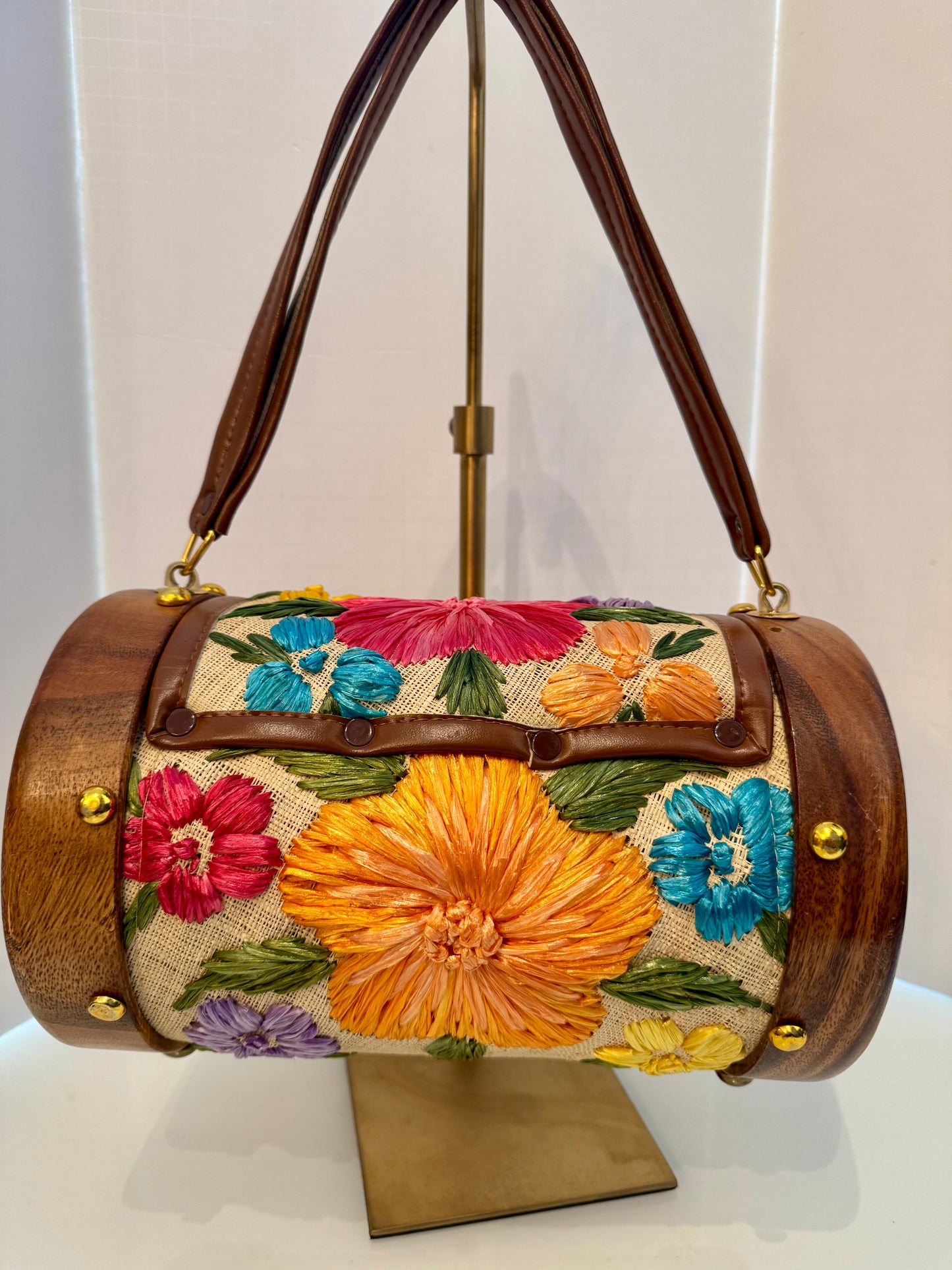 Stunning vintage flower handbag with wood sides