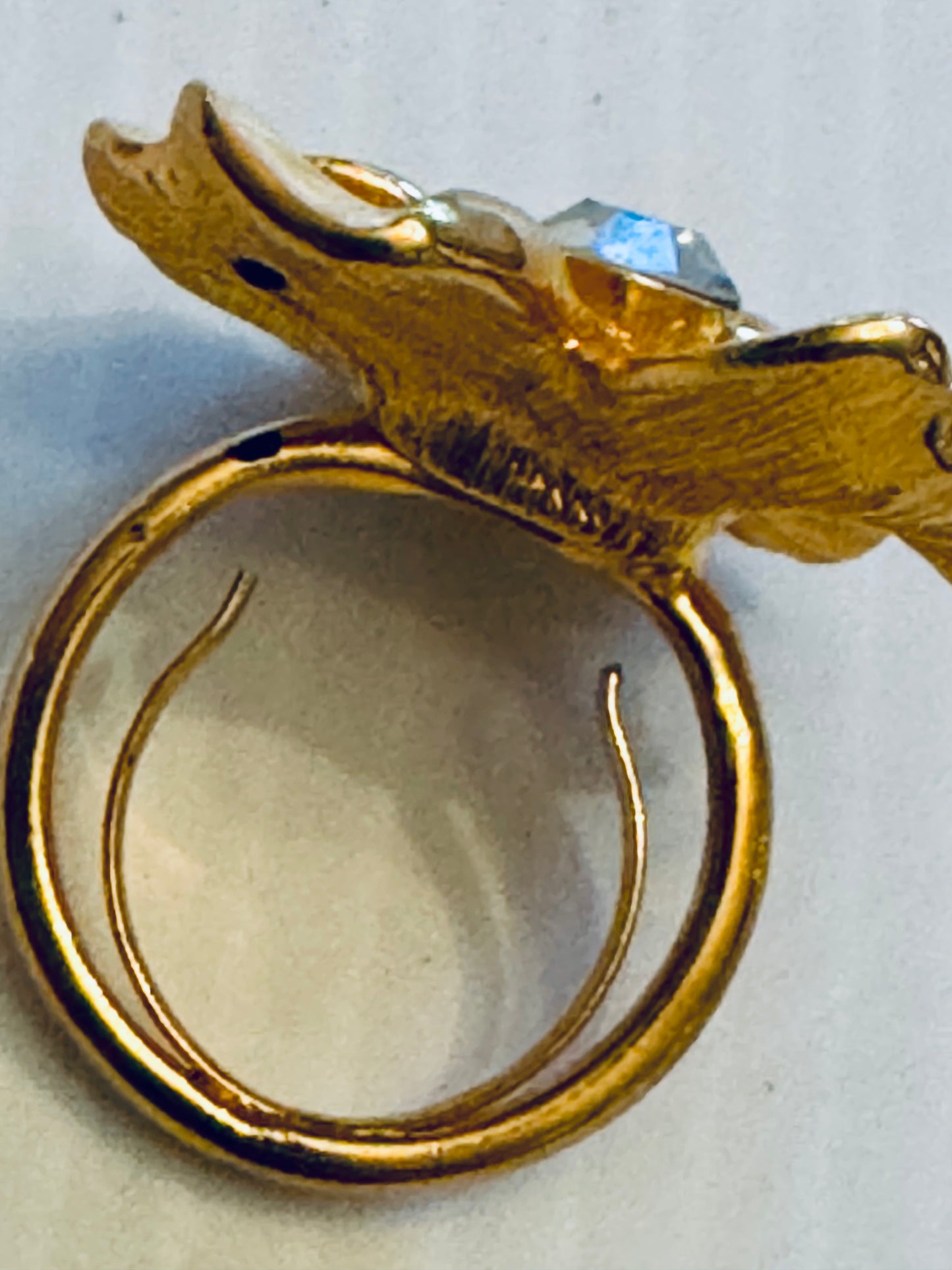 Beautiful KJL Kenneth Jay Lane vintage enamel flower ring with rhinestone center