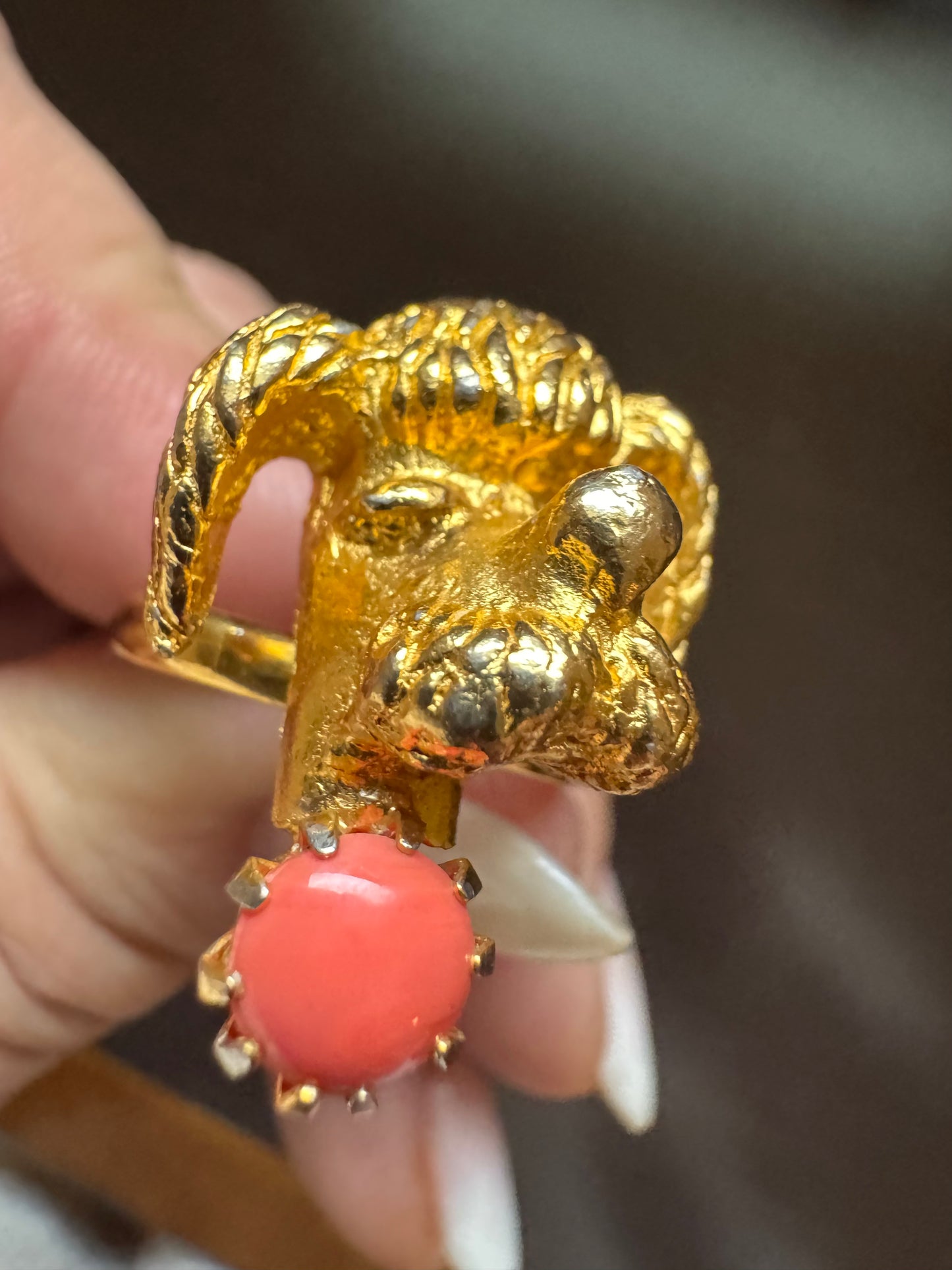 Adorable 1960s doggy ring with coral stone ball