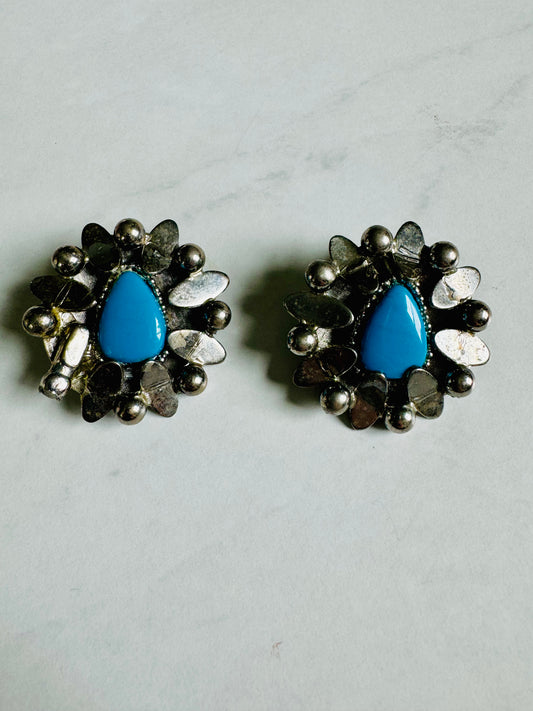 Gorgeous turquoise and silver tone clip earrings