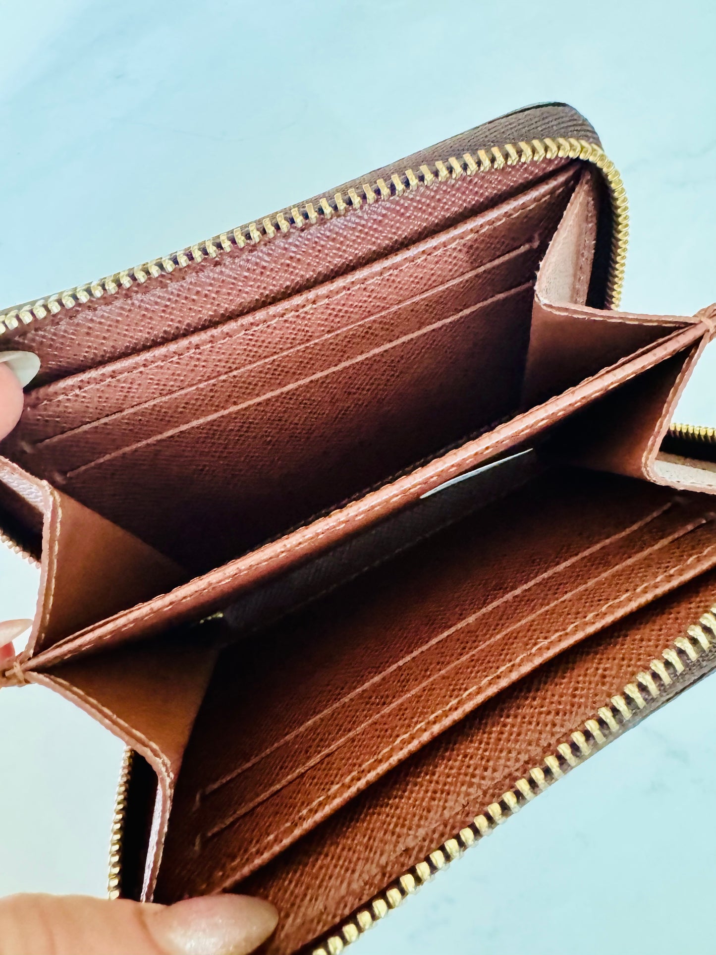 Classic Louis Vuitton Zippy Coin Purse